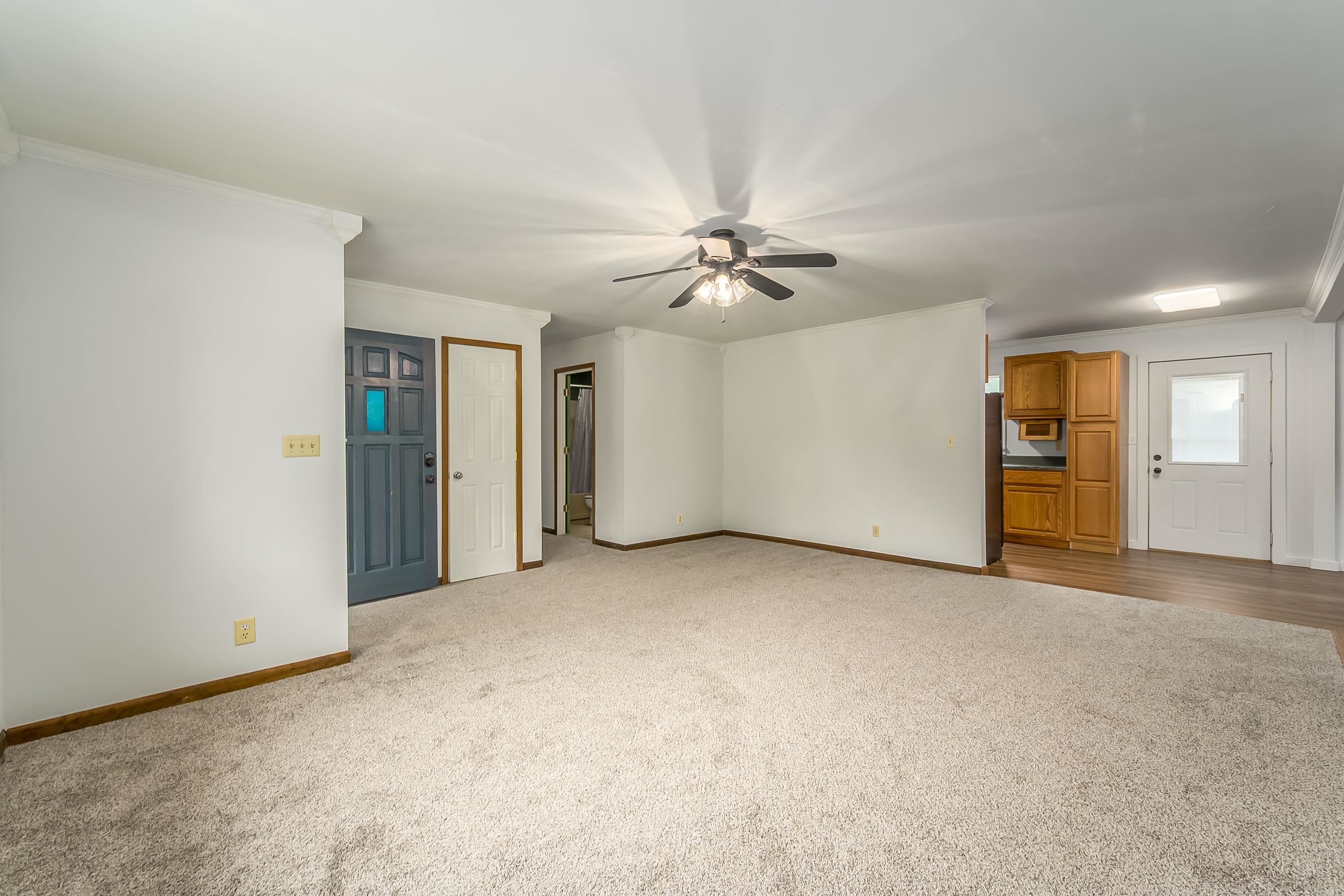 309 N Seymour St Property Photo 5