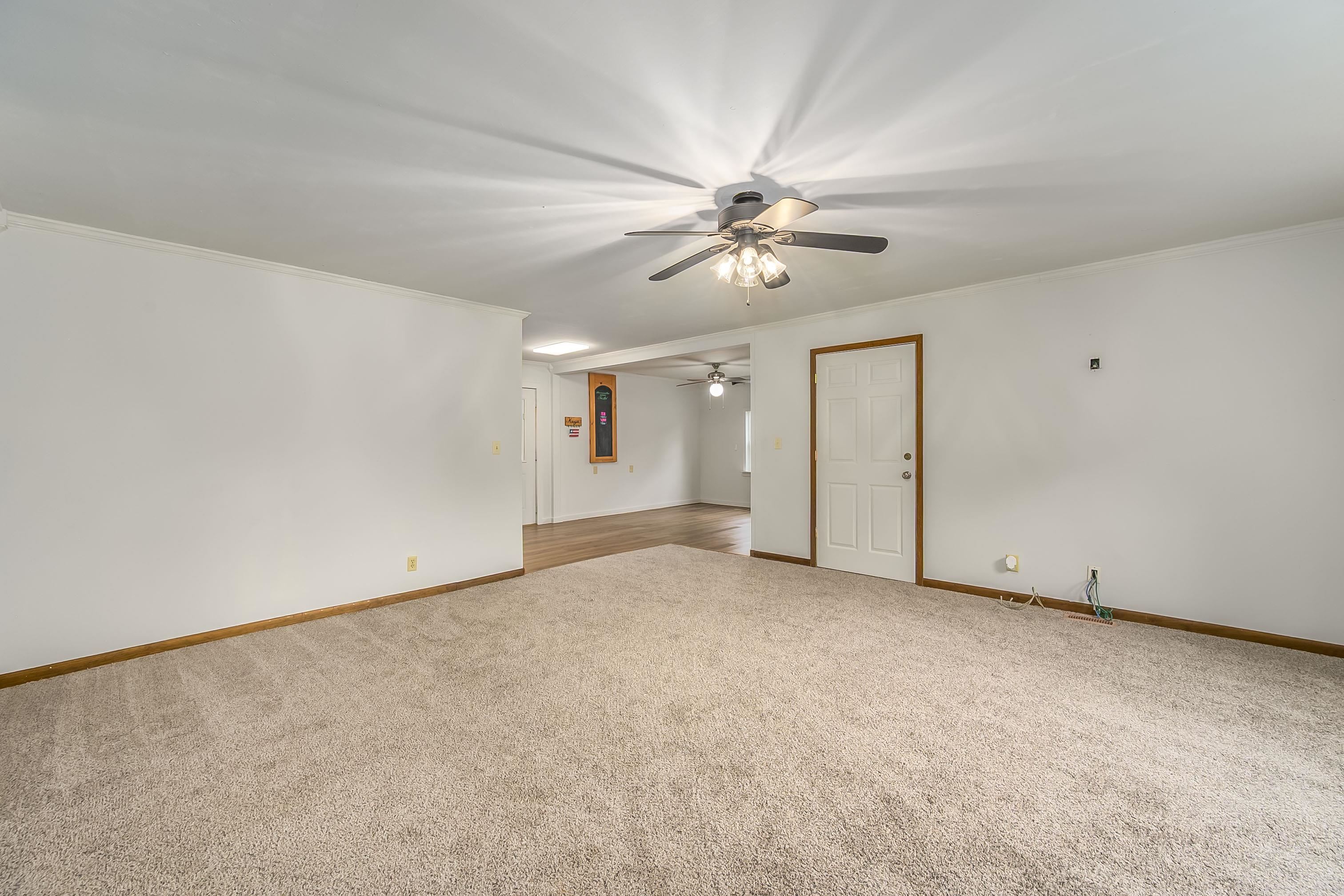 309 N Seymour St Property Photo 6