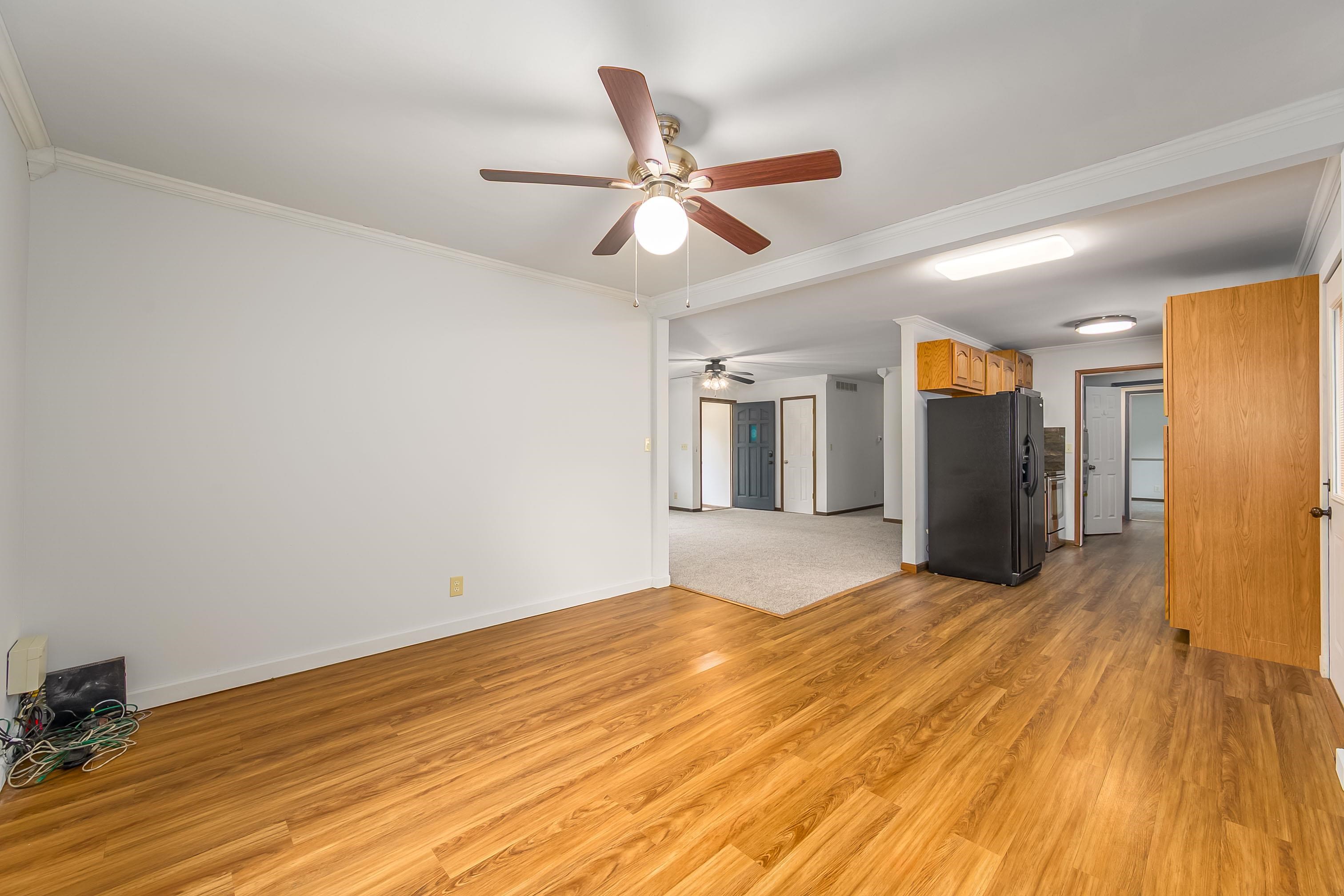309 N Seymour St Property Photo 9