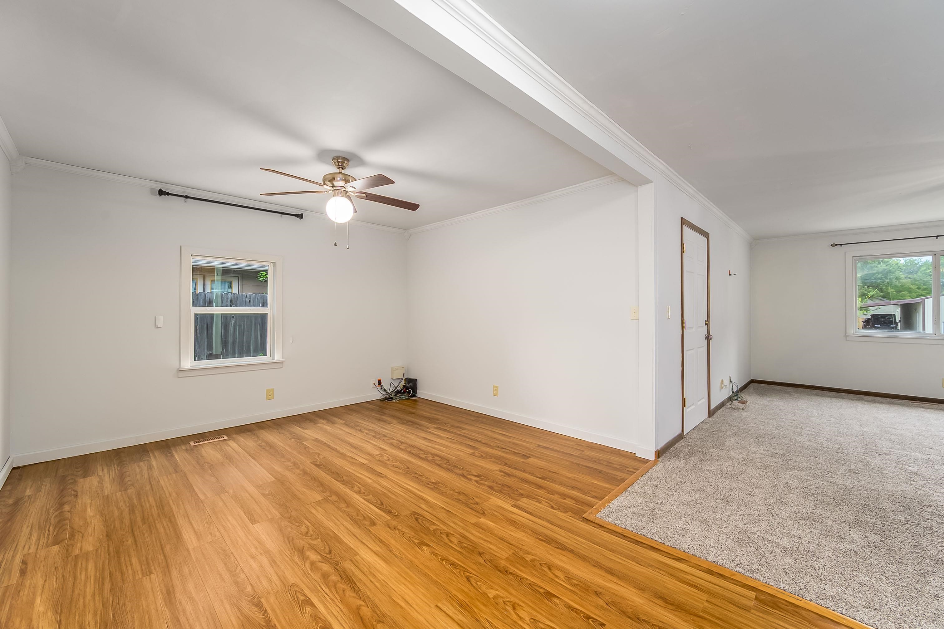 309 N Seymour St Property Photo 10