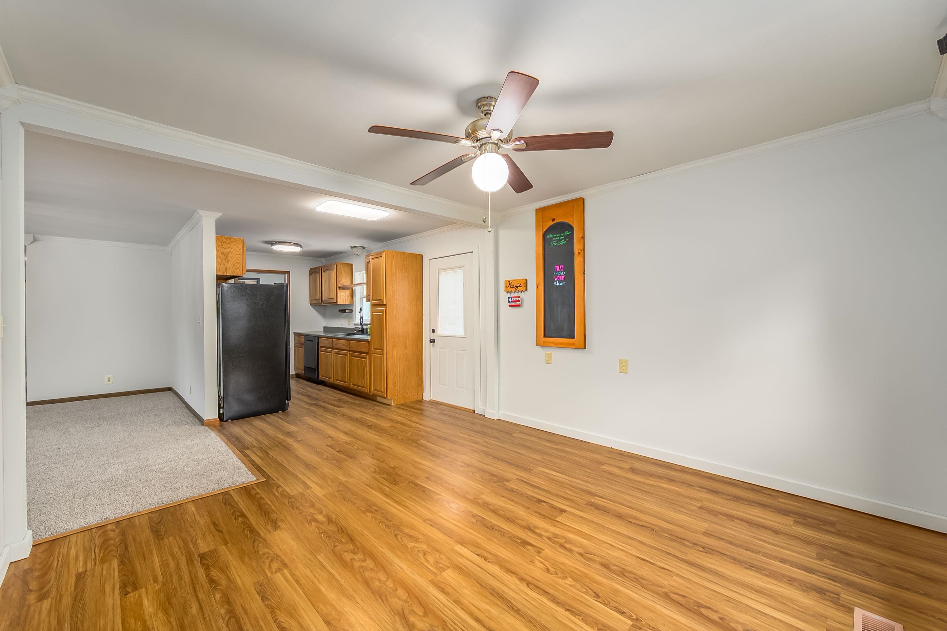 309 N Seymour St Property Photo 11