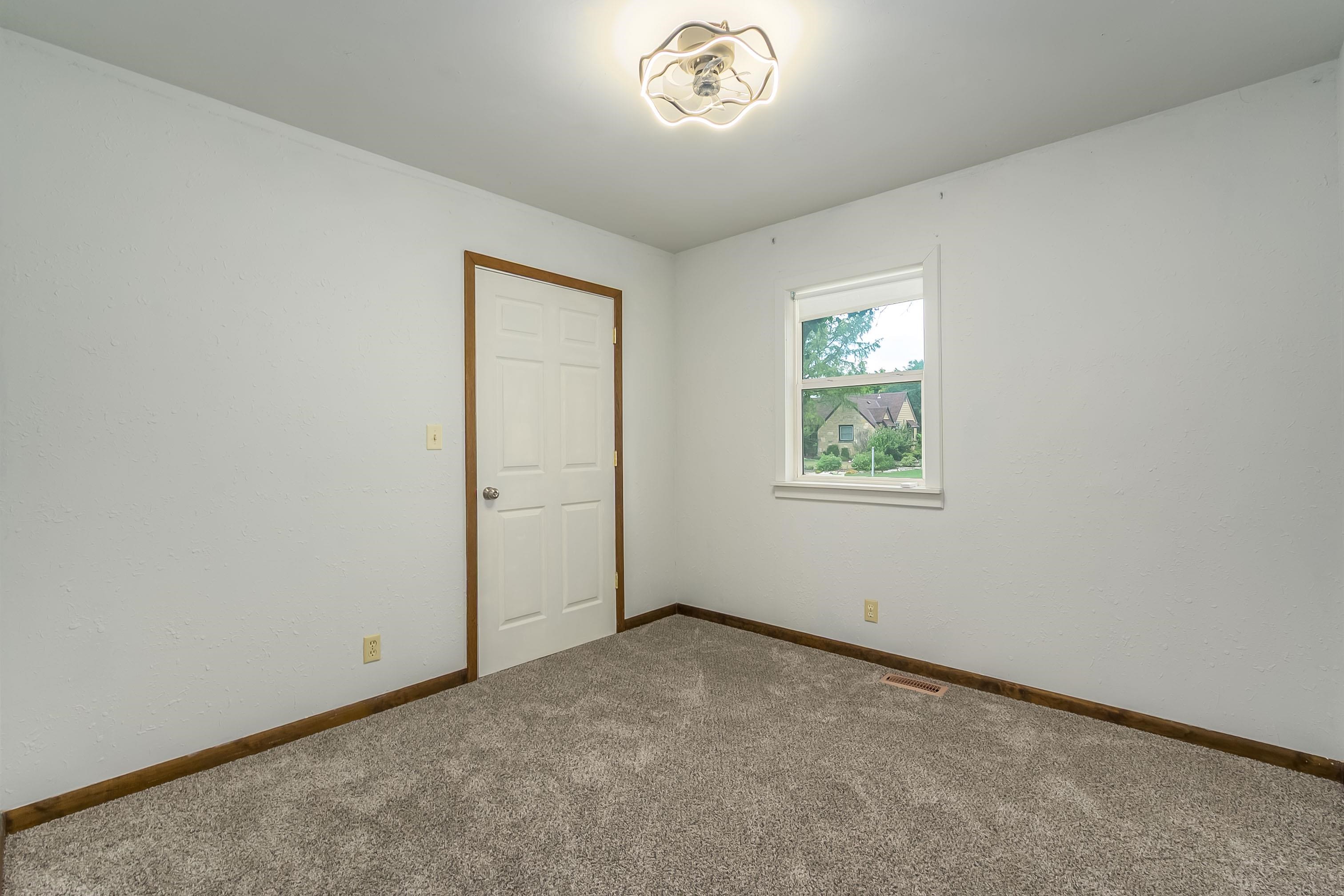 309 N Seymour St Property Photo 16