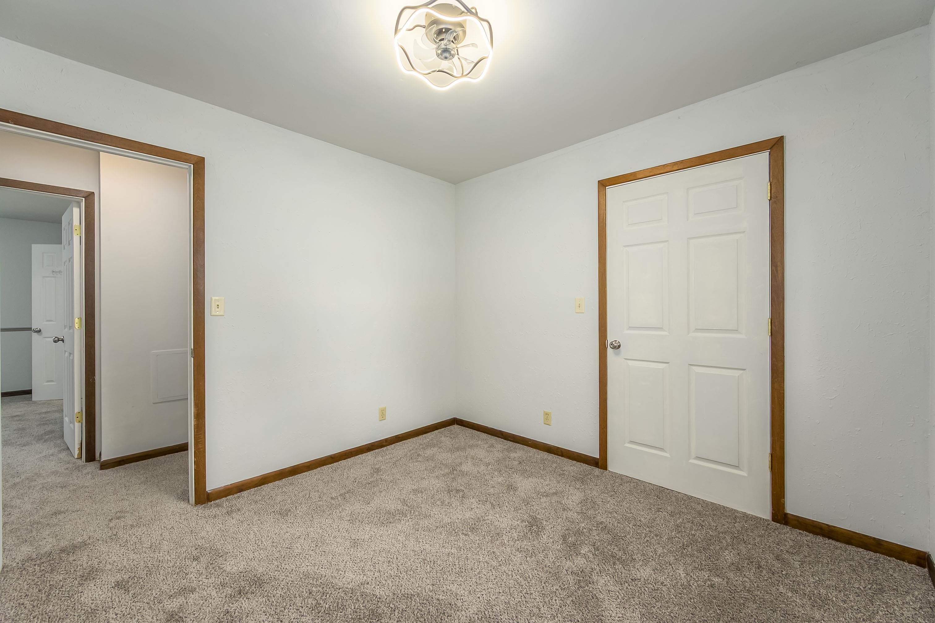 309 N Seymour St Property Photo 17
