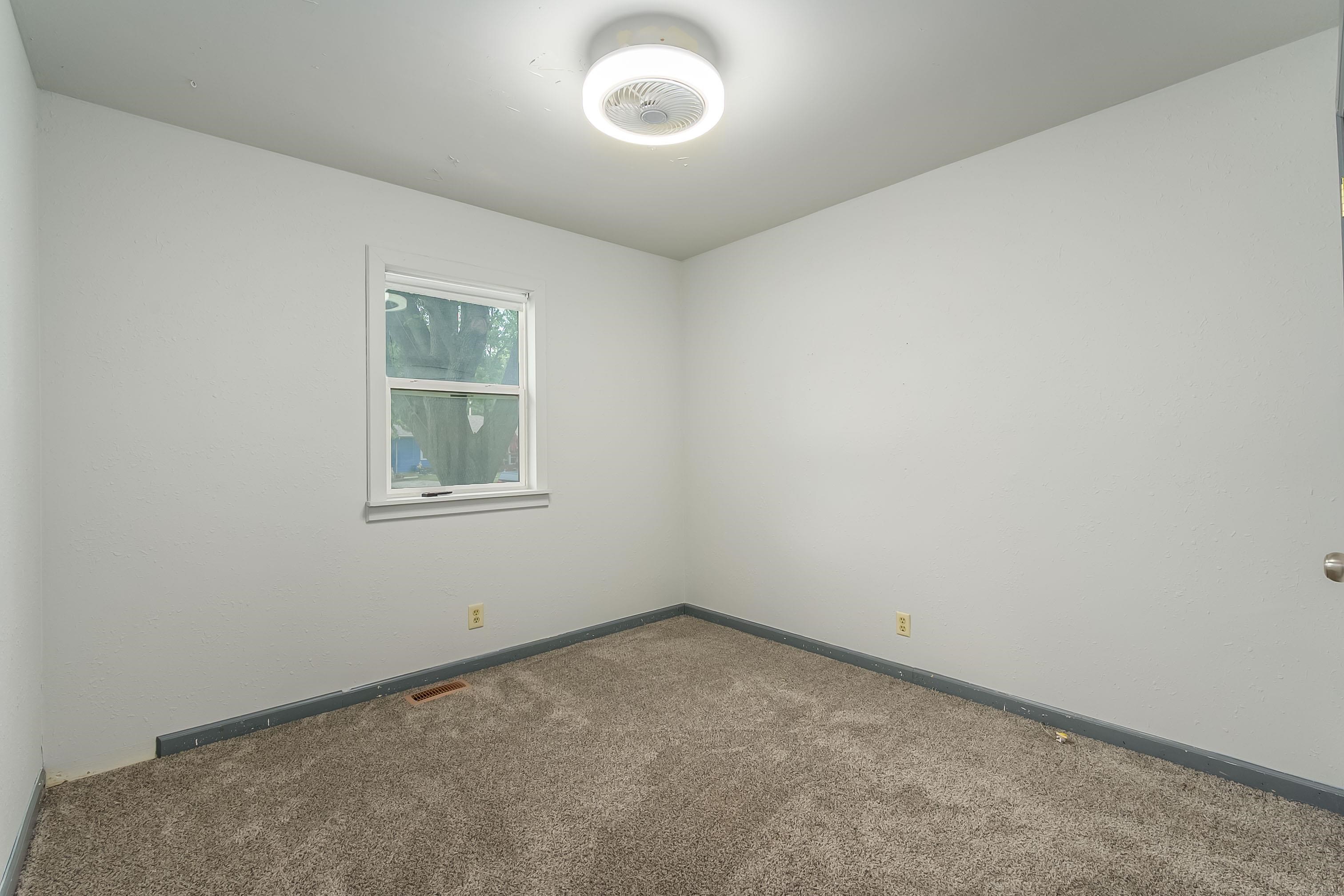 309 N Seymour St Property Photo 18