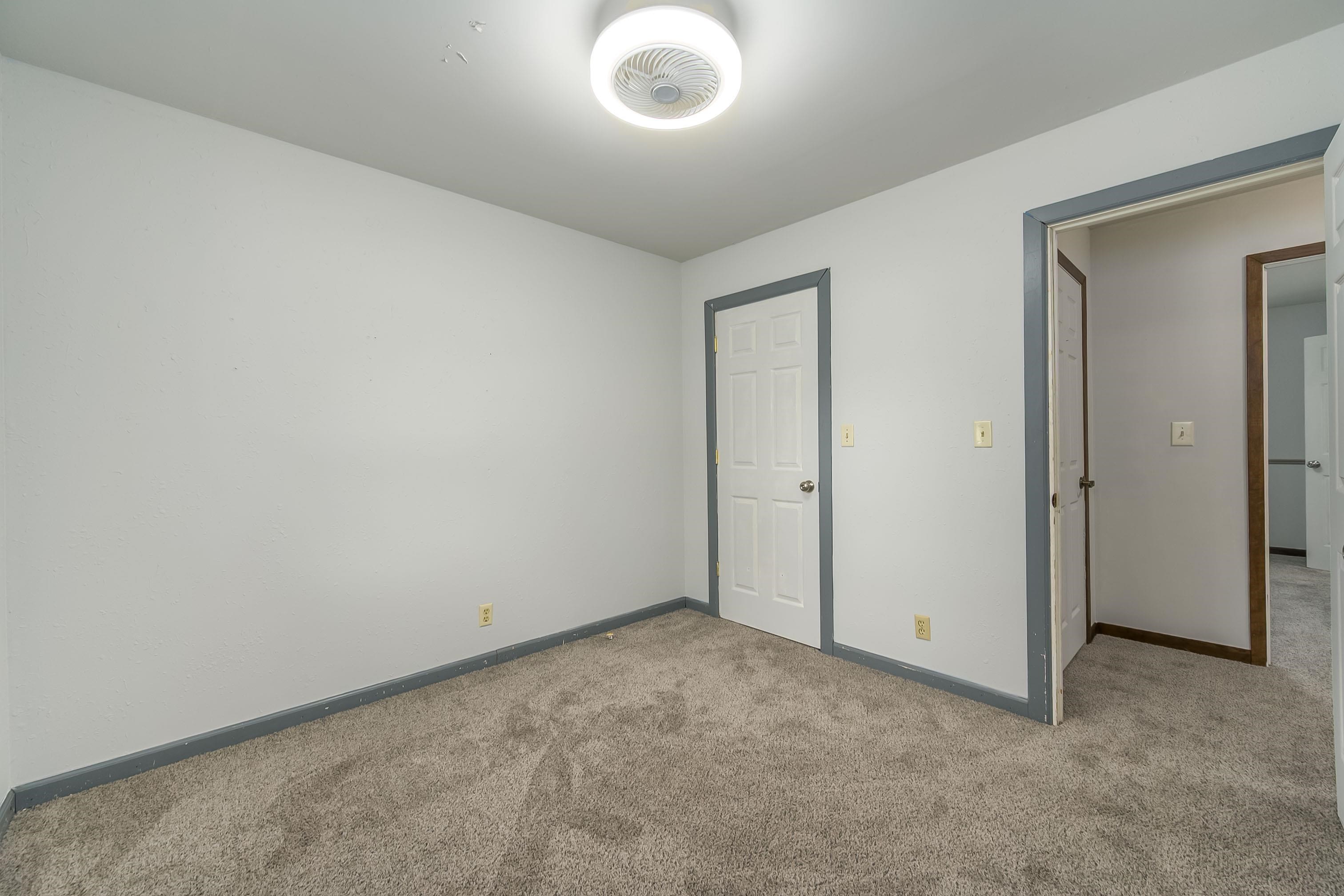 309 N Seymour St Property Photo 19