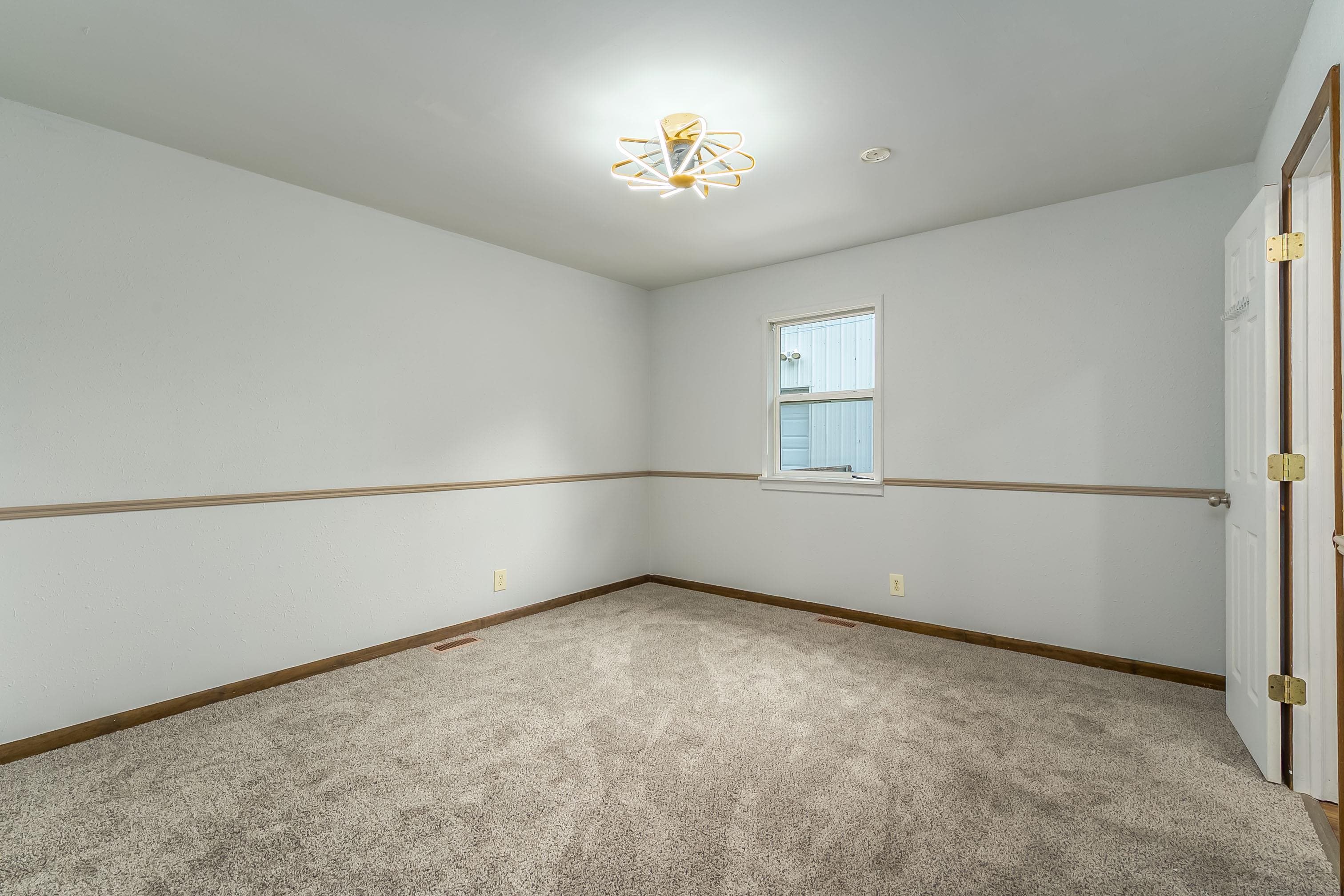309 N Seymour St Property Photo 20