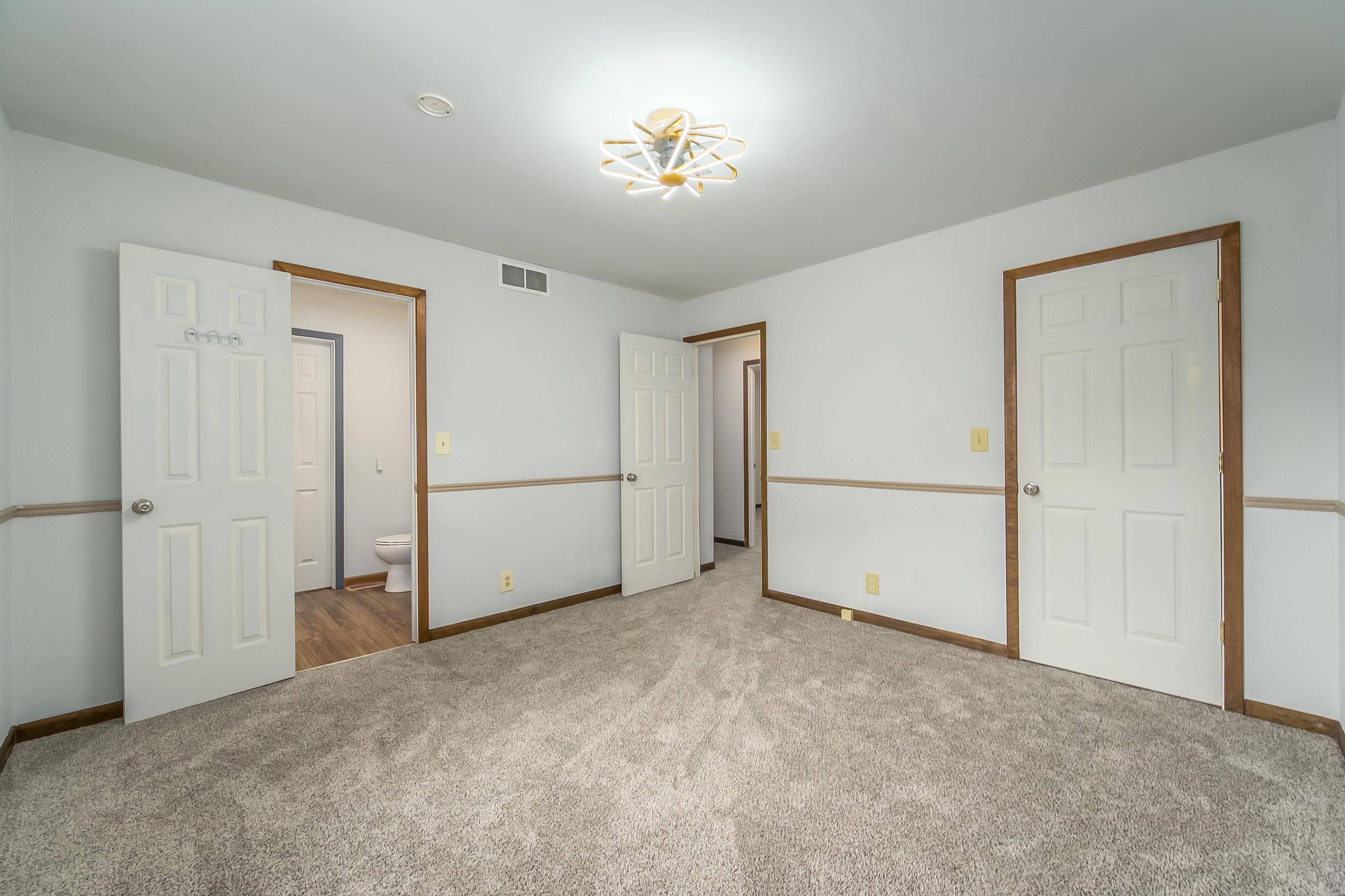 309 N Seymour St Property Photo 21