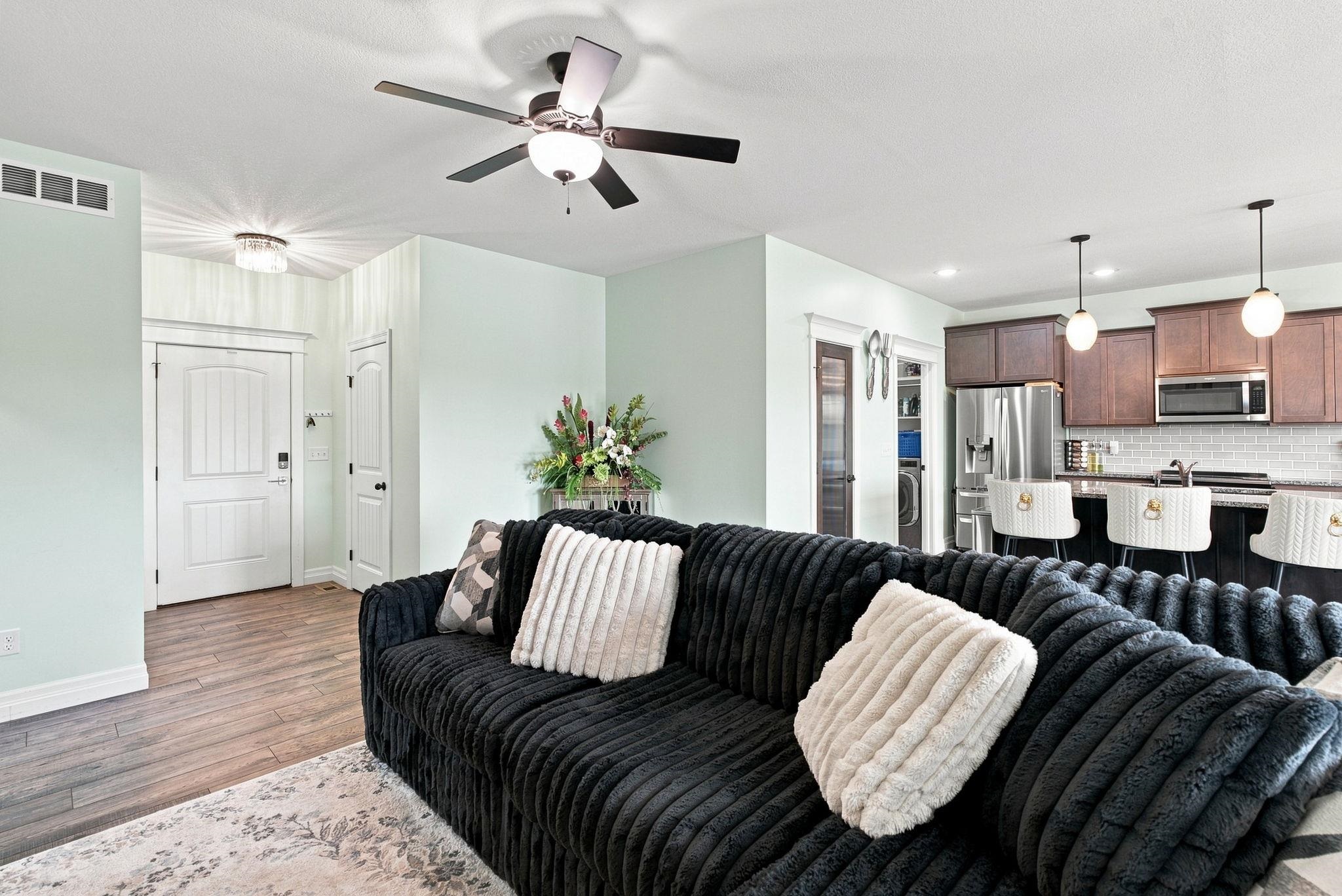 1428 N Aster St Property Photo 6