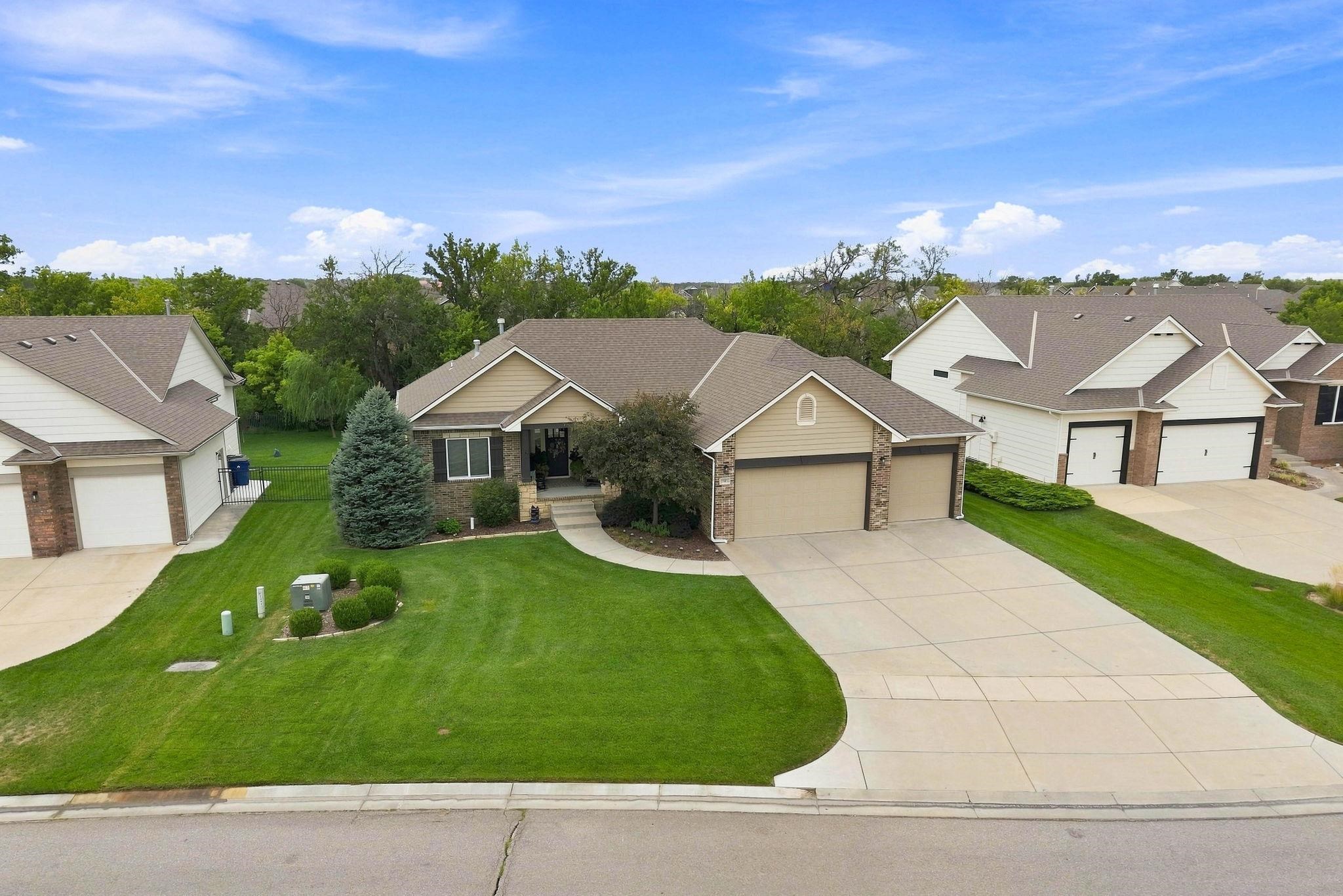 2347 N Silverdale St Property Photo 4