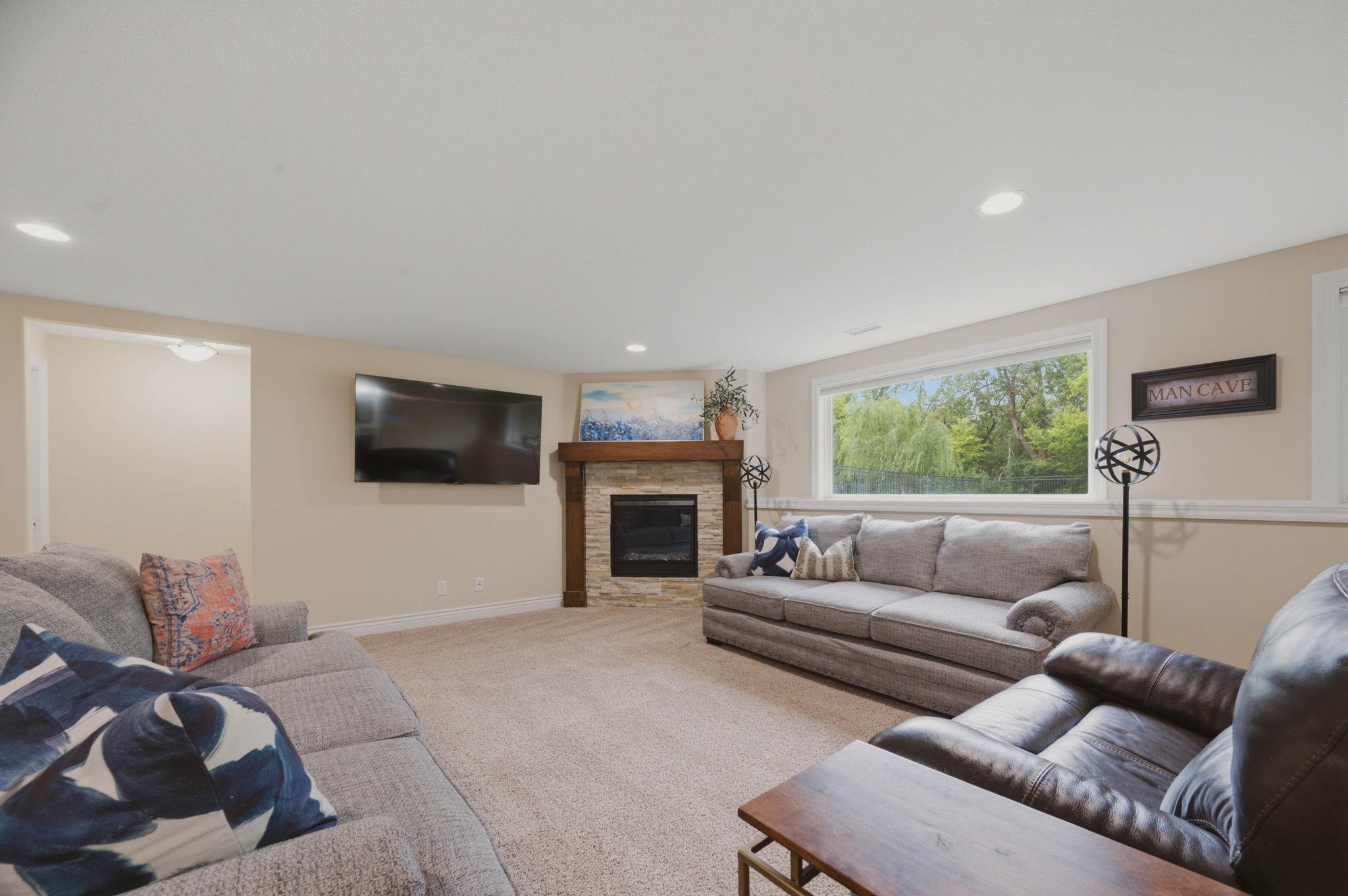 2347 N Silverdale St Property Photo 23