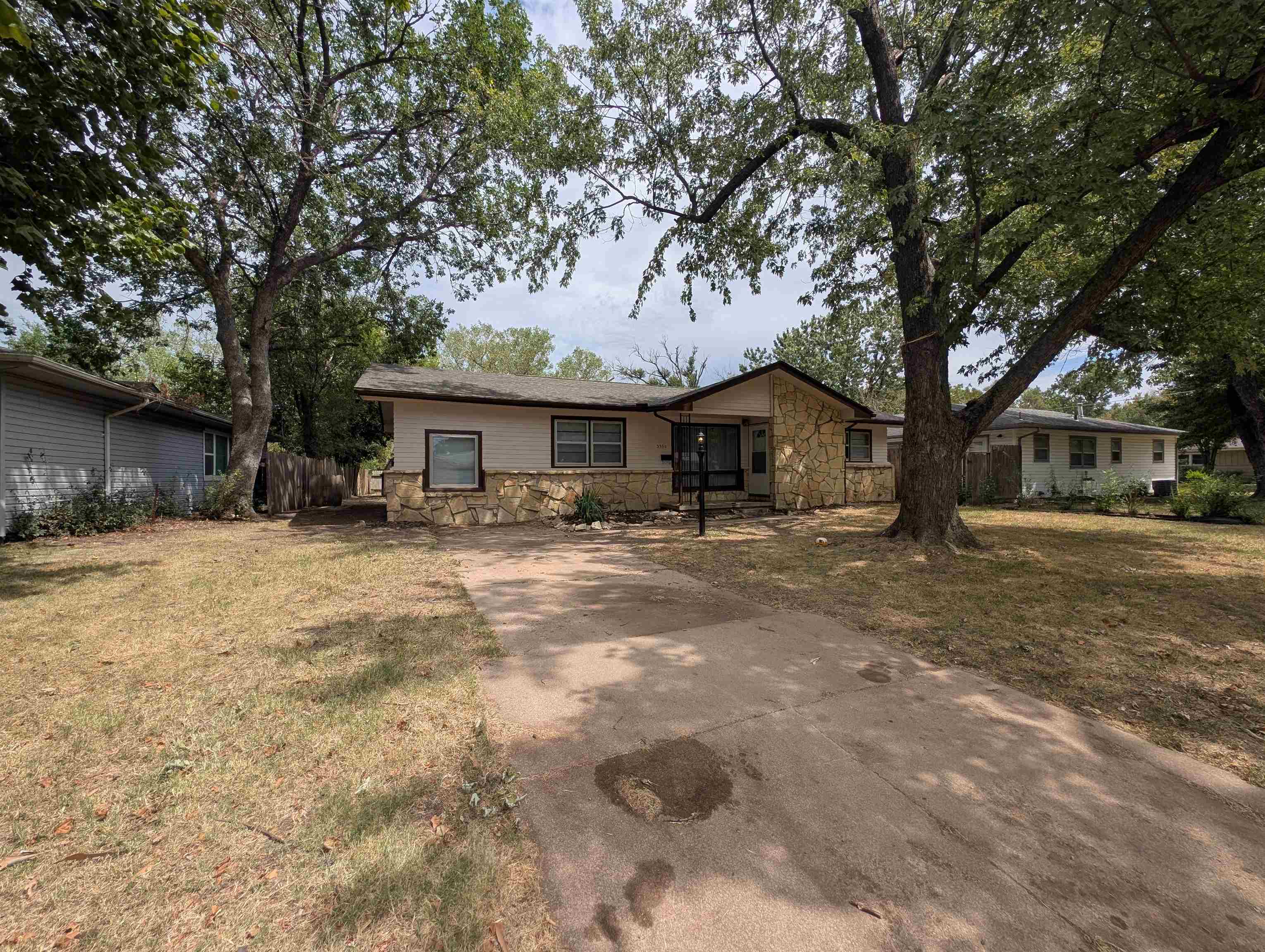 3350 S Hiram St Property Photo 2