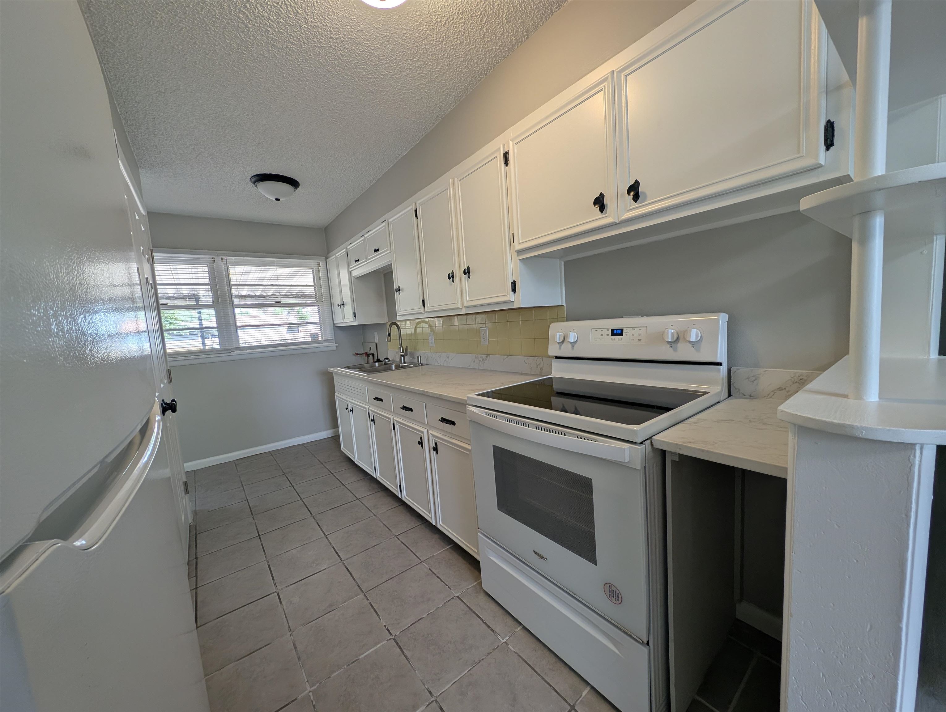 3350 S Hiram St Property Photo 5