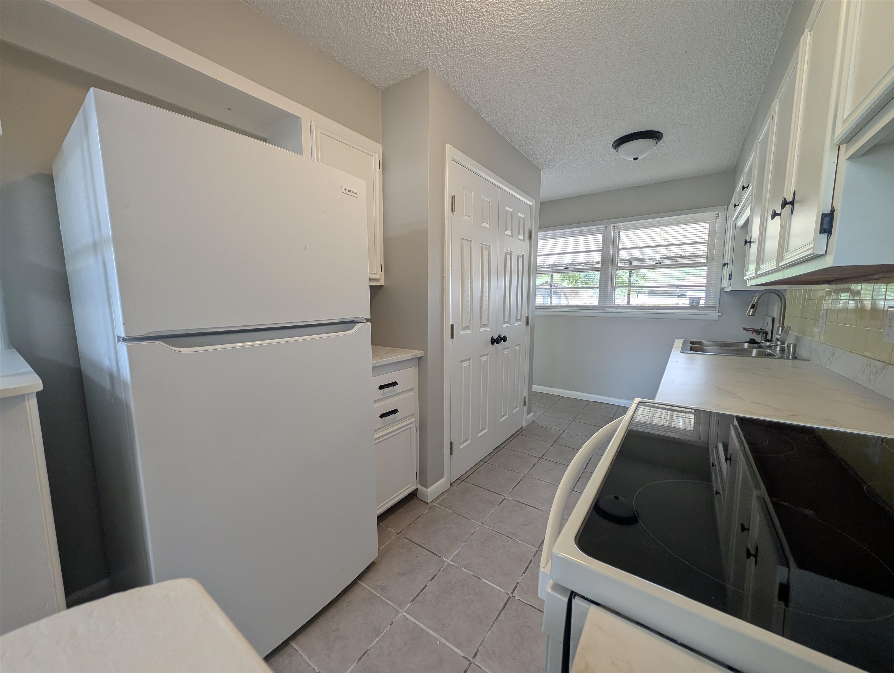 3350 S Hiram St Property Photo 6