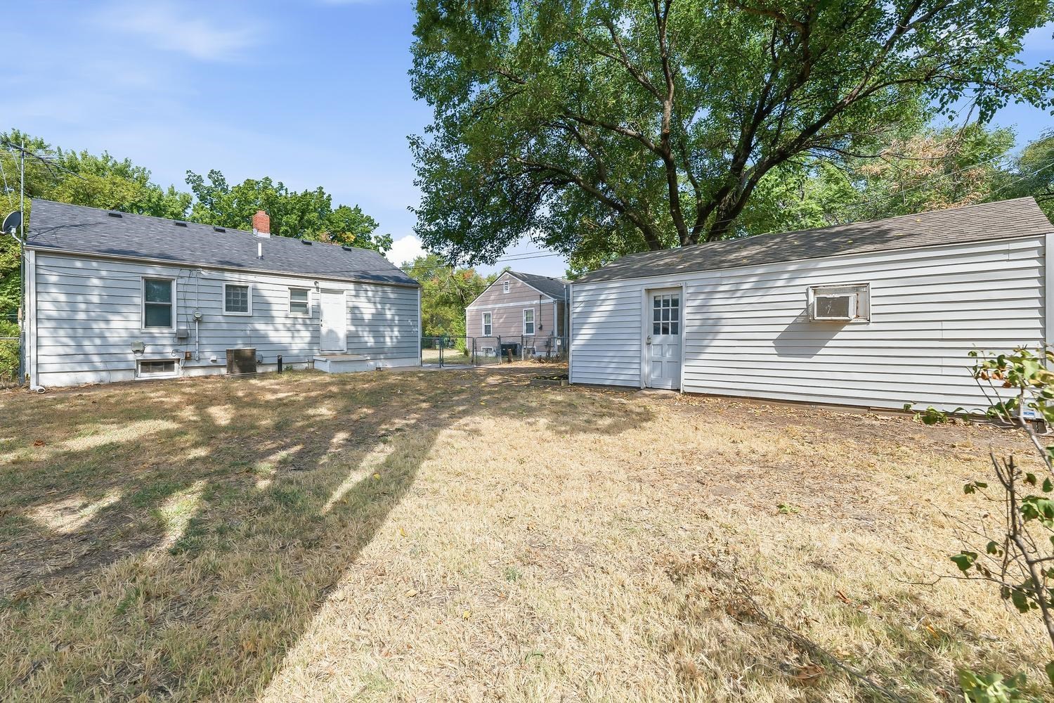2130 S Victoria St Property Photo 2