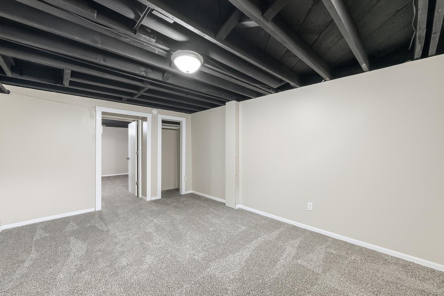 2130 S Victoria St Property Photo 25