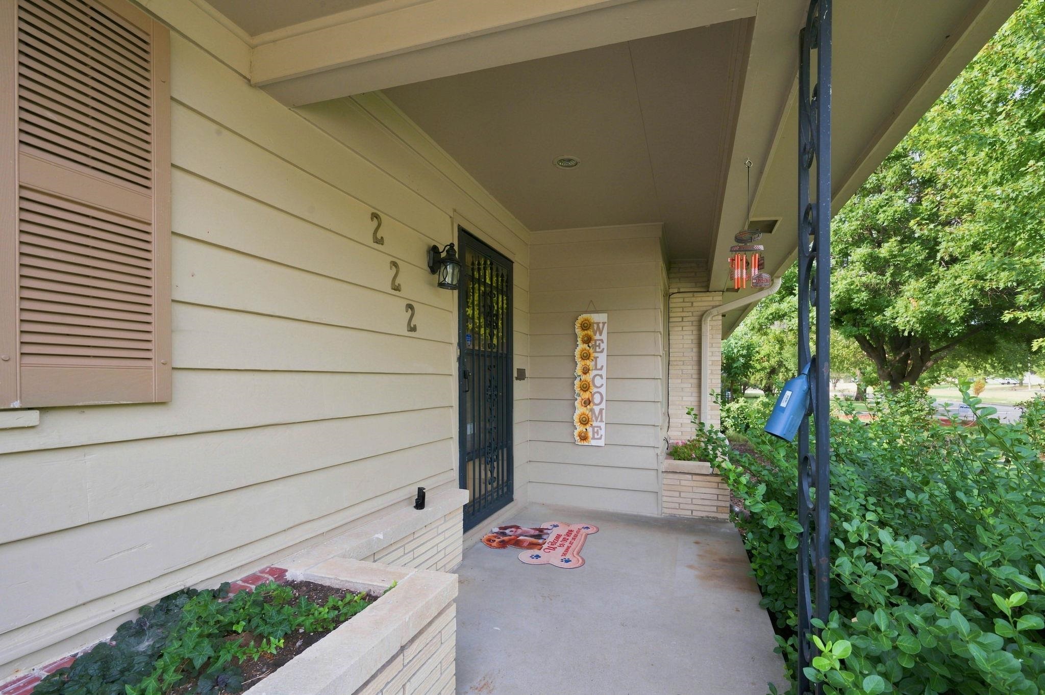 222 N Brookside St Property Photo 7