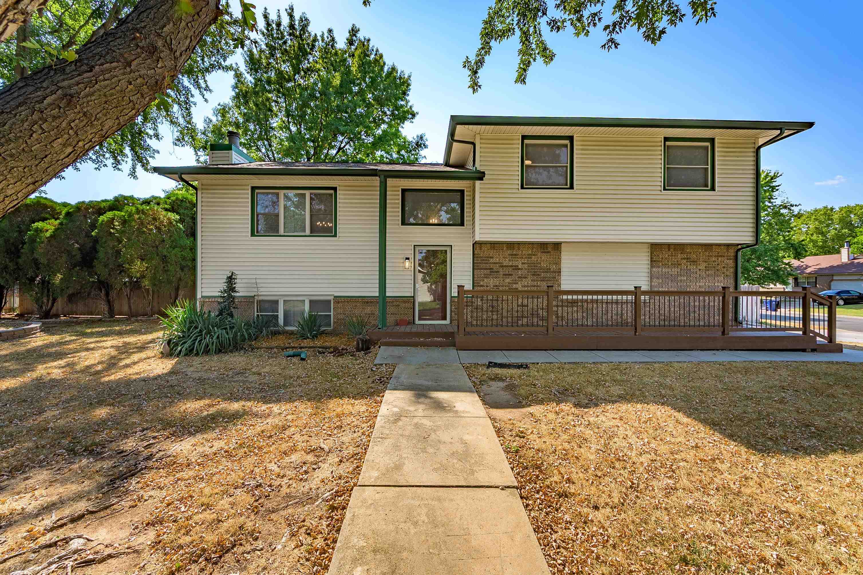 255 N Parkdale St Property Photo 1