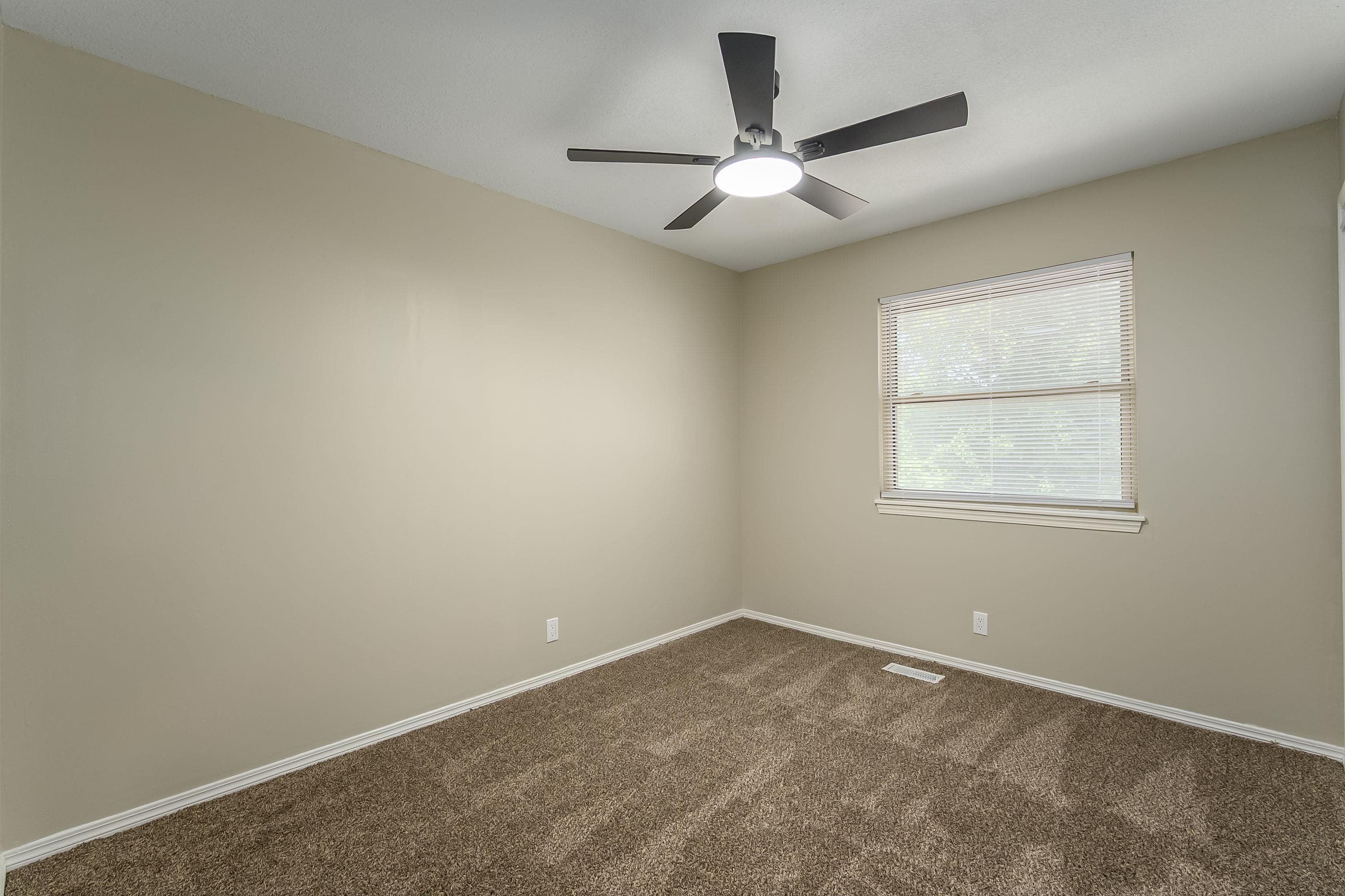 255 N Parkdale St Property Photo 19