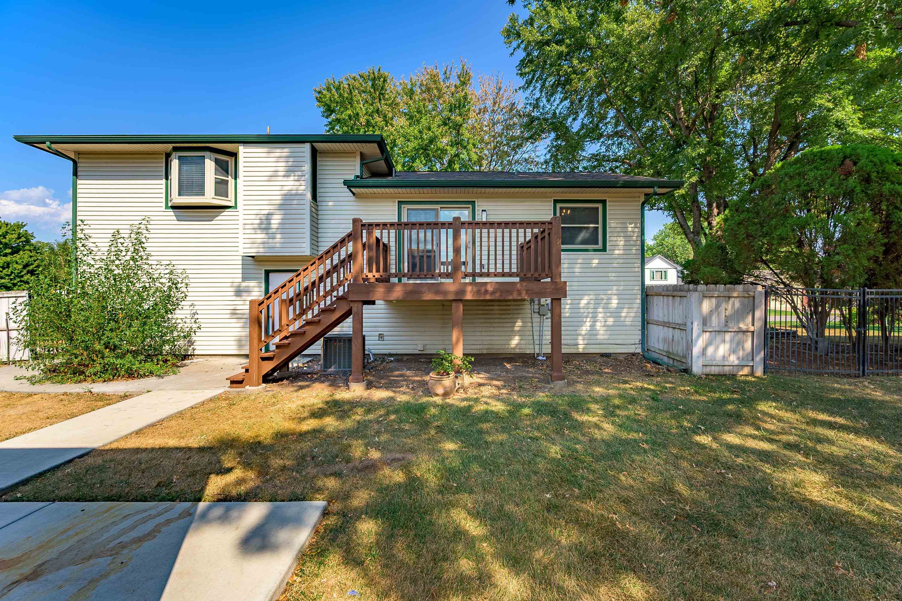 255 N Parkdale St Property Photo 27