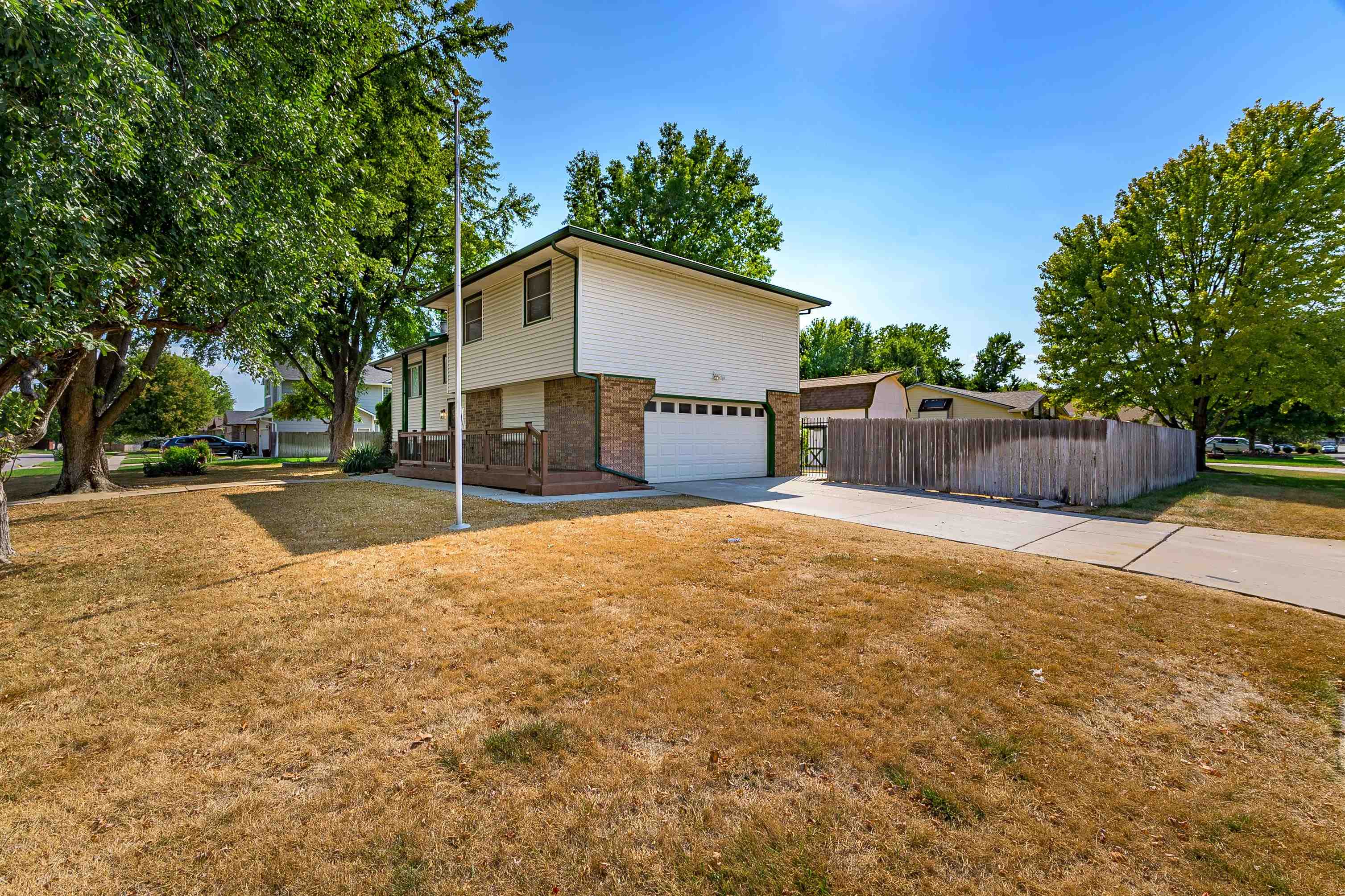 255 N Parkdale St Property Photo 31
