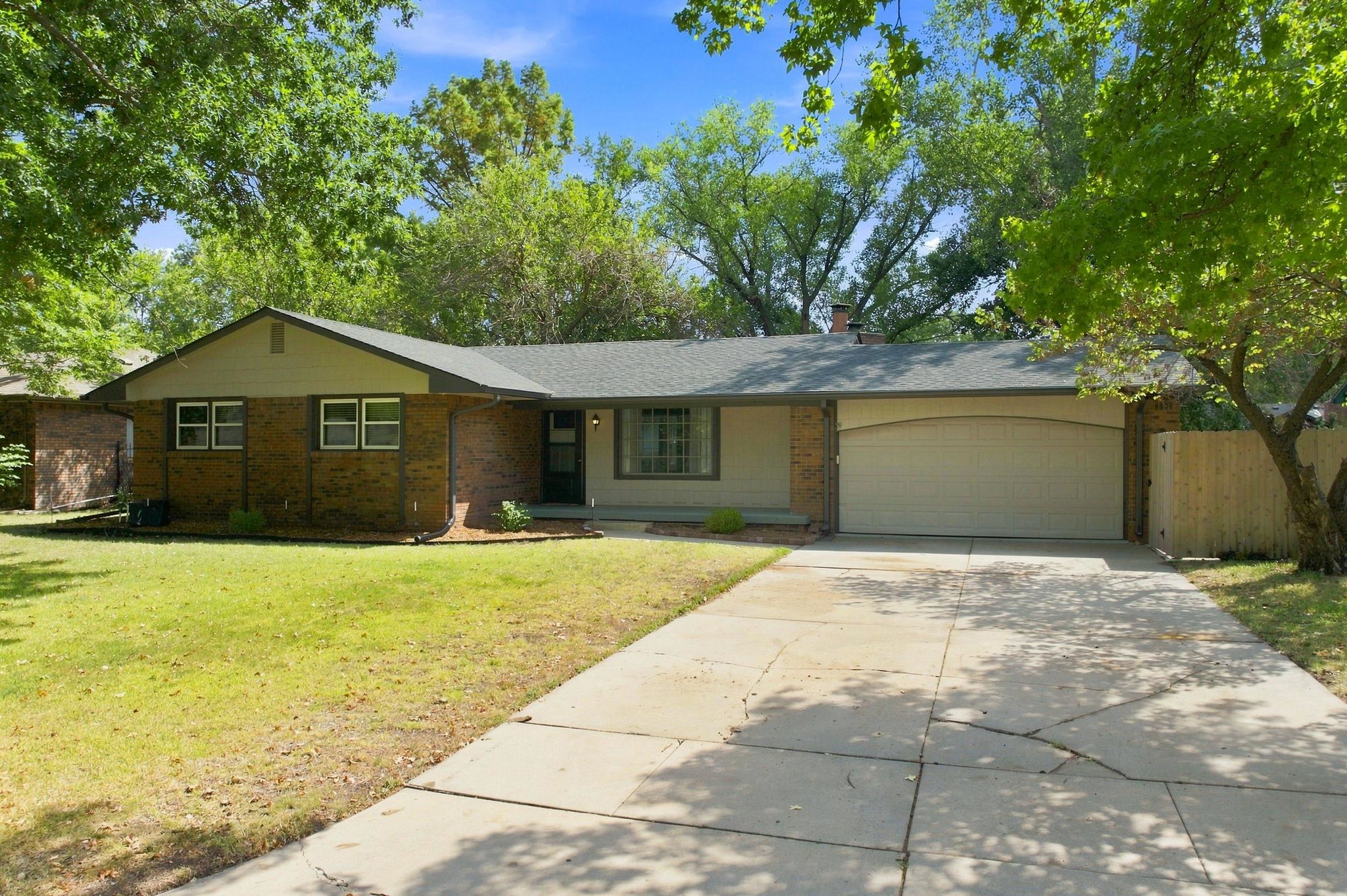 1324 N Crestline Property Photo 1
