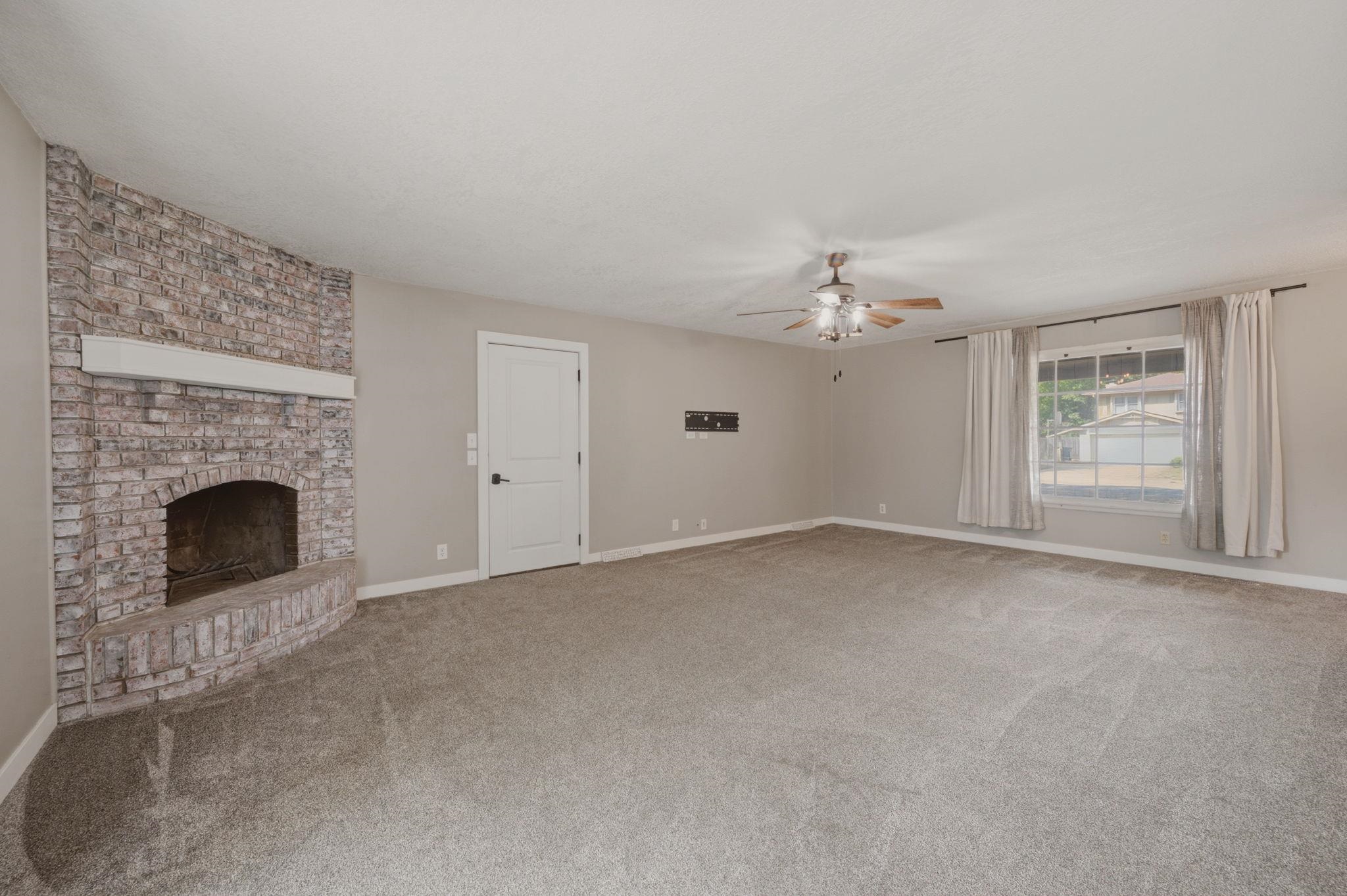 1324 N Crestline St Property Photo 11
