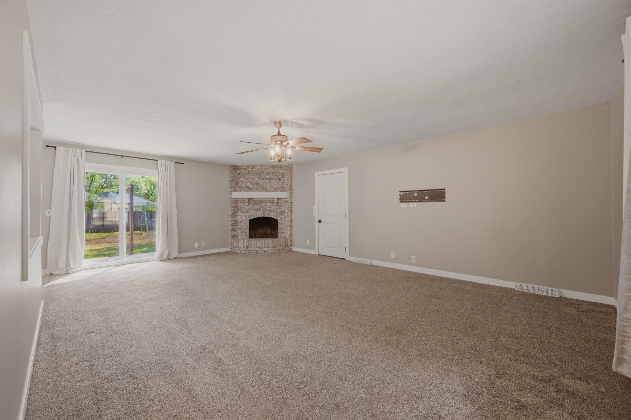 1324 N Crestline St Property Photo 12