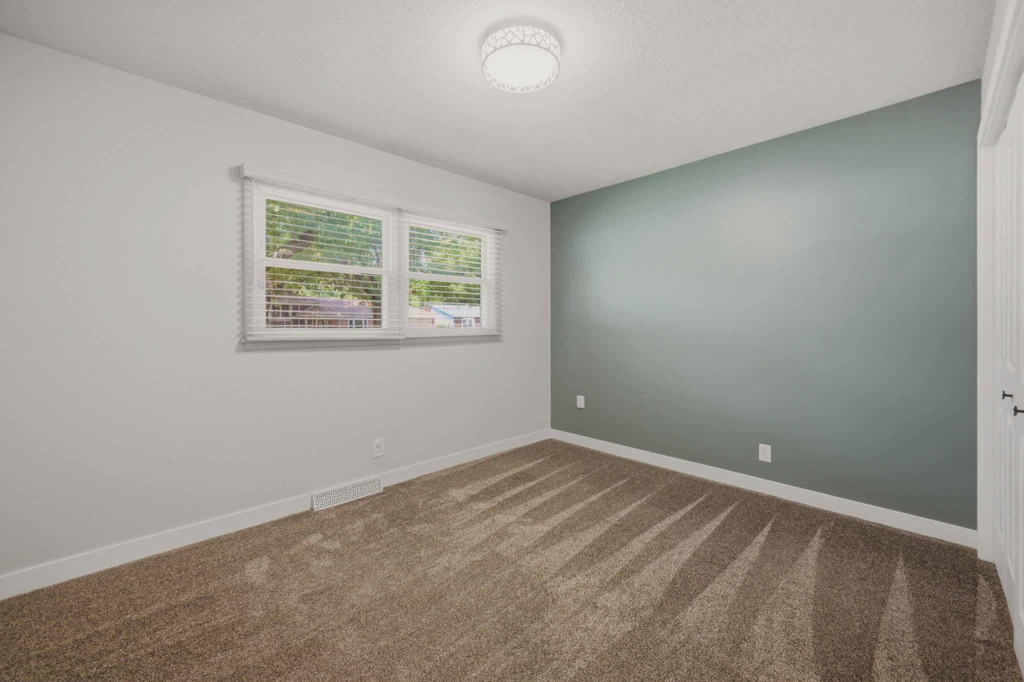 1324 N Crestline St Property Photo 18