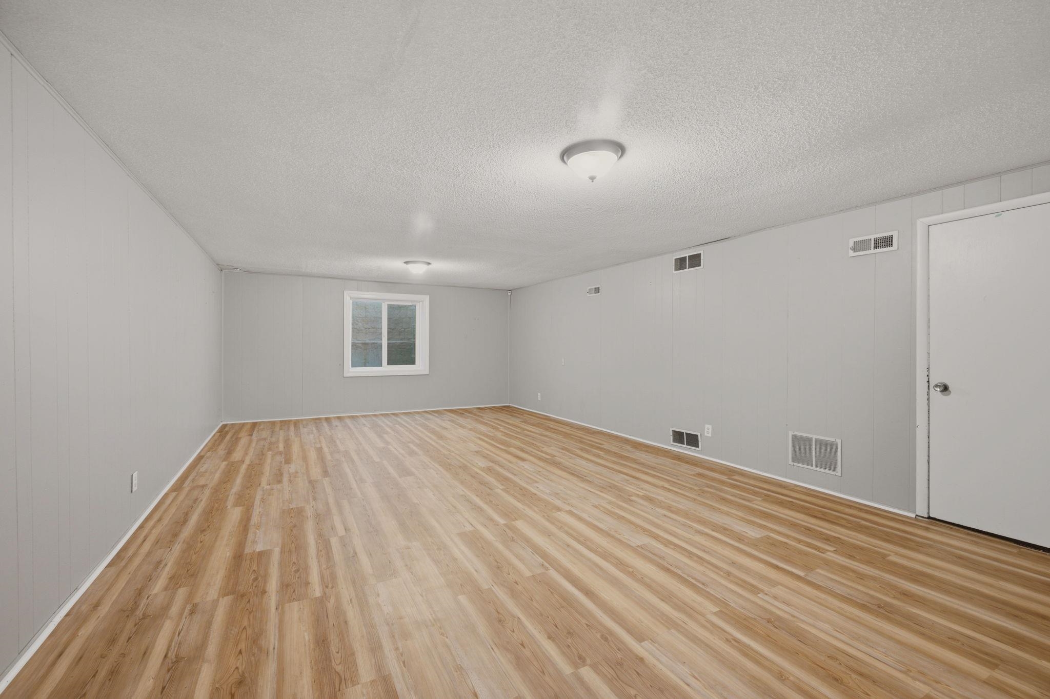 1324 N Crestline St Property Photo 24