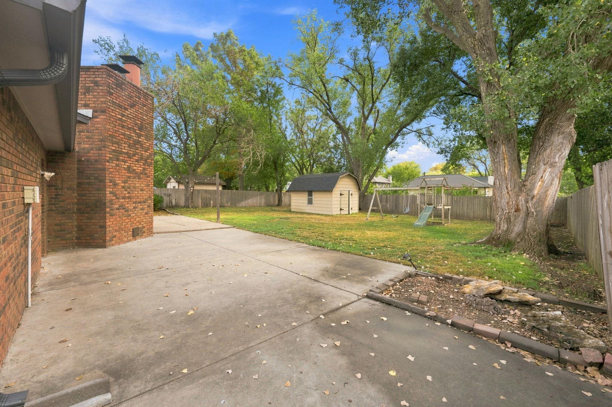 1324 N Crestline St Property Photo 27