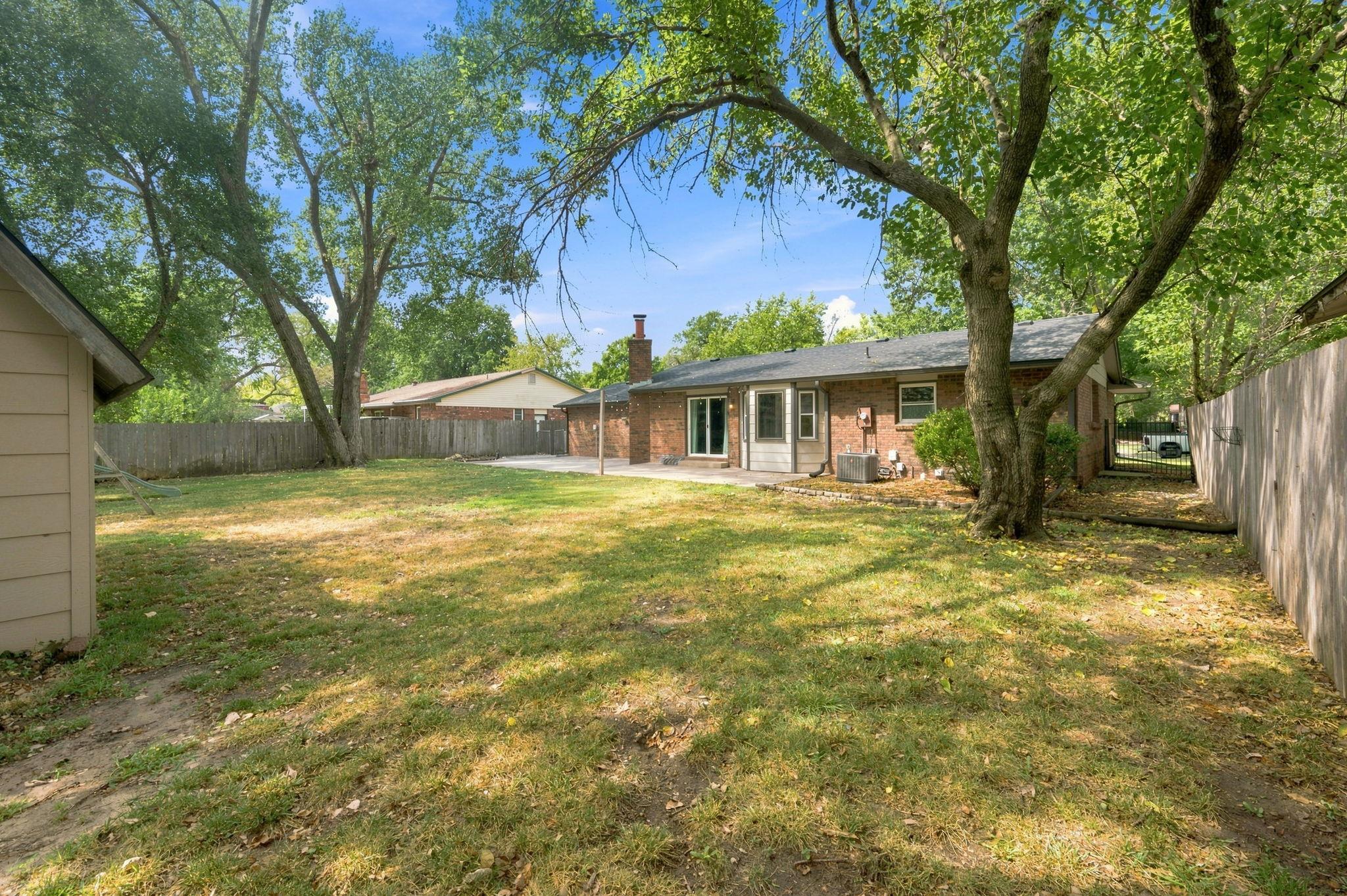 1324 N Crestline St Property Photo 29