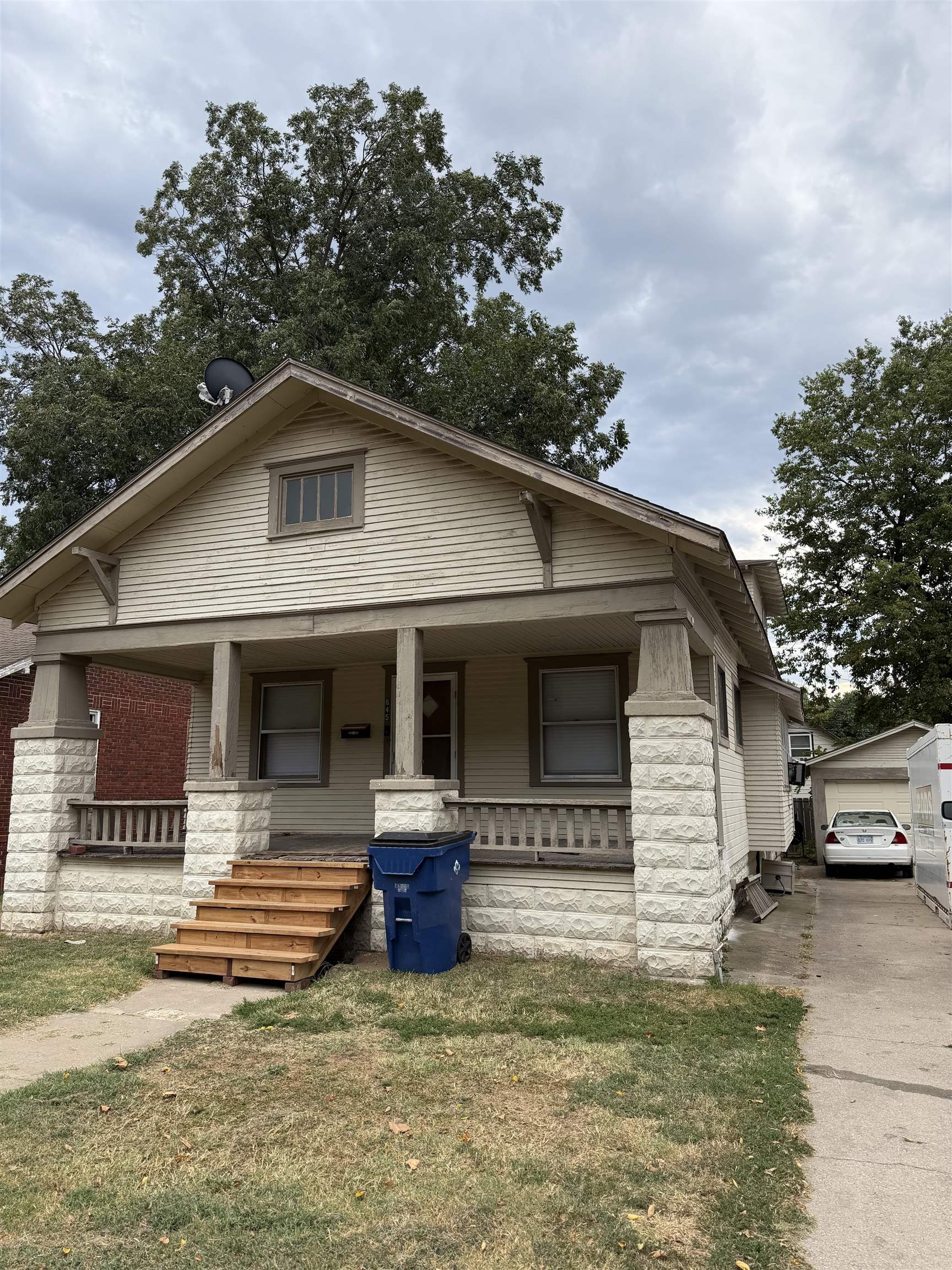 645 N Lorraine Ave Property Photo 2