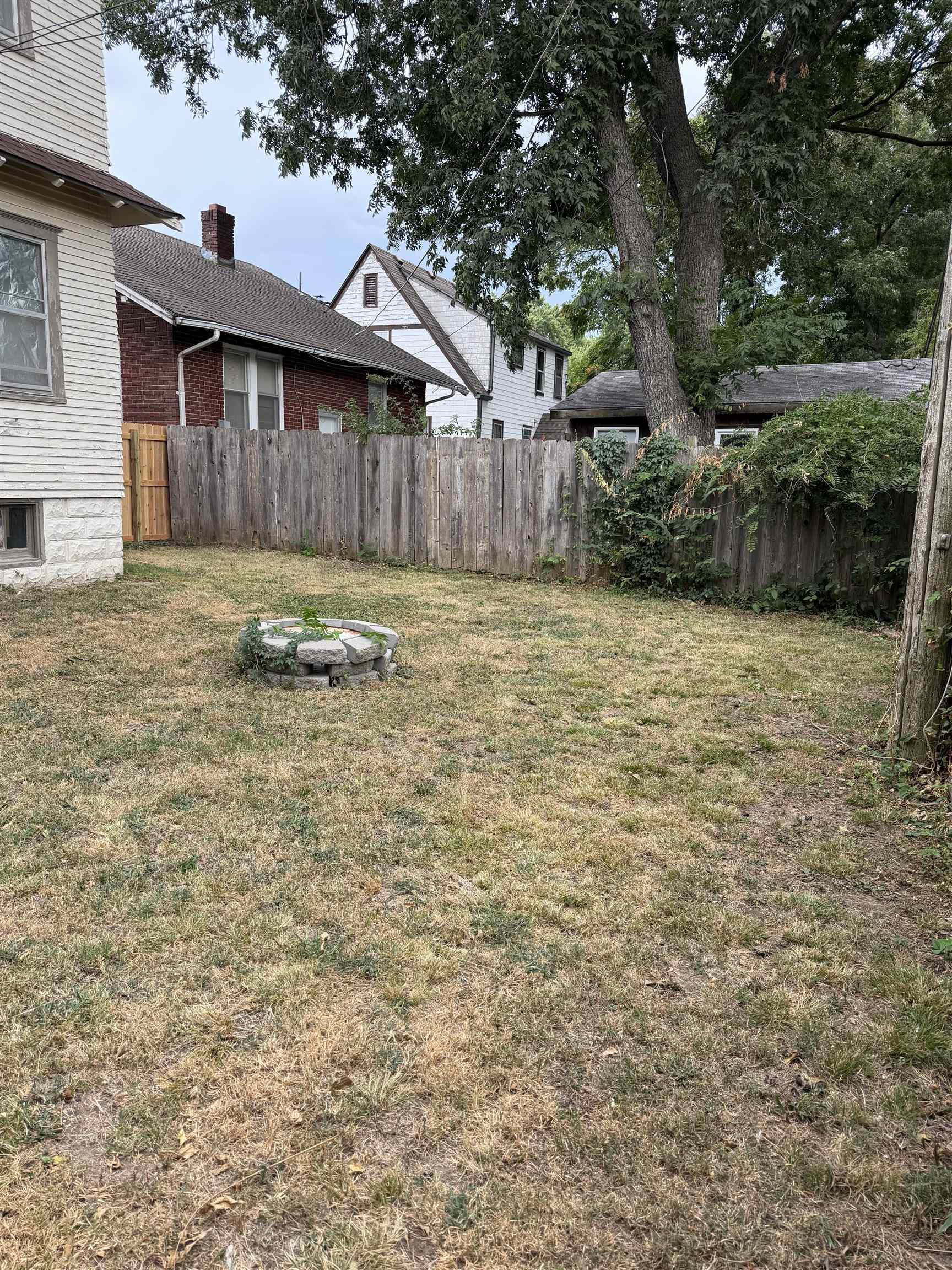 645 N Lorraine Ave Property Photo 3