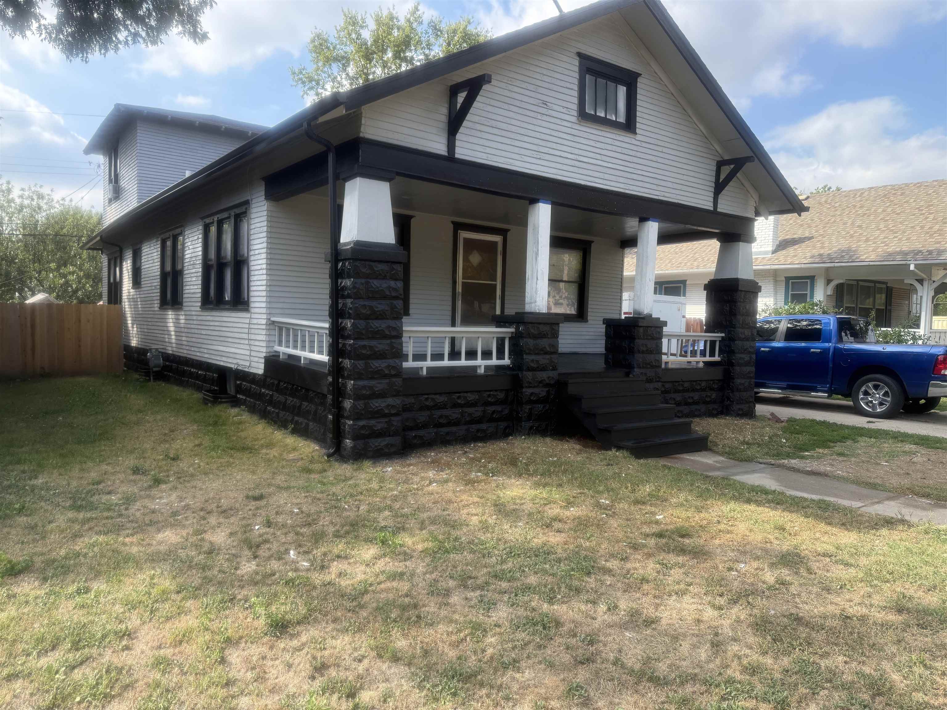 645 N Lorraine Ave Property Photo 3