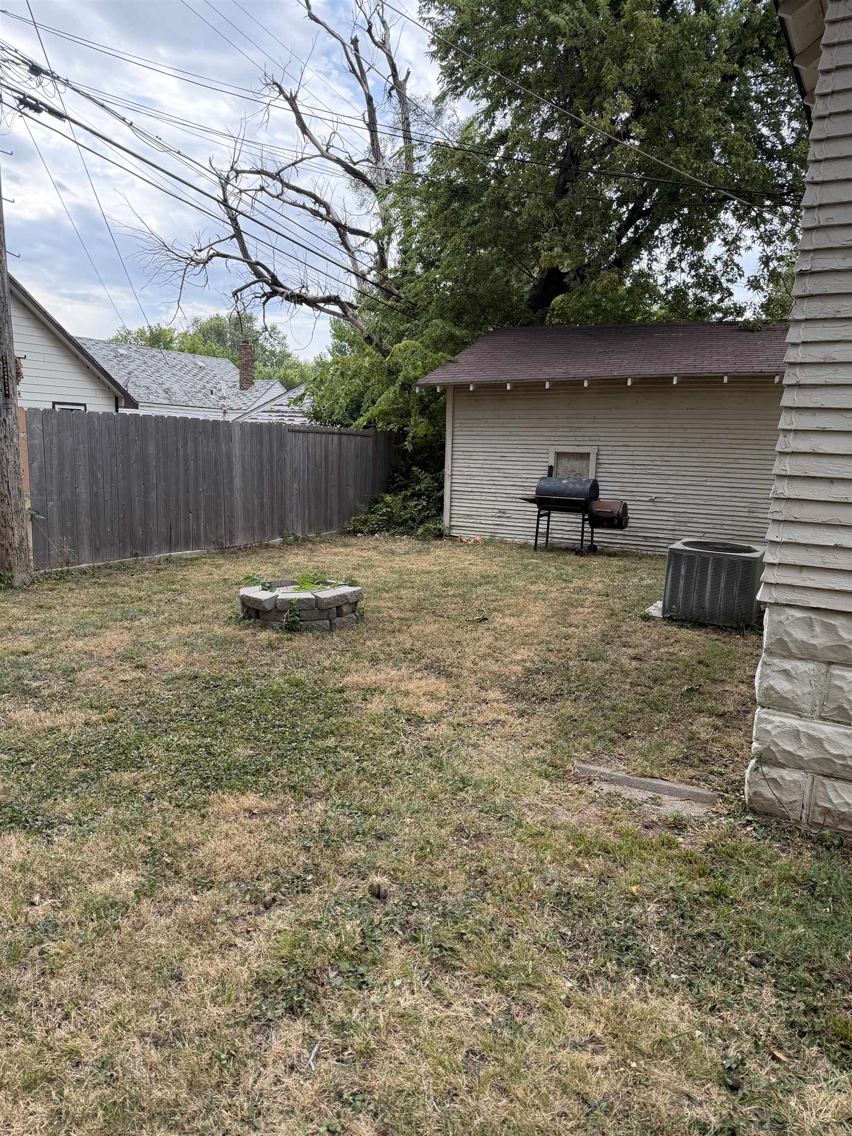 645 N Lorraine Ave Property Photo 4