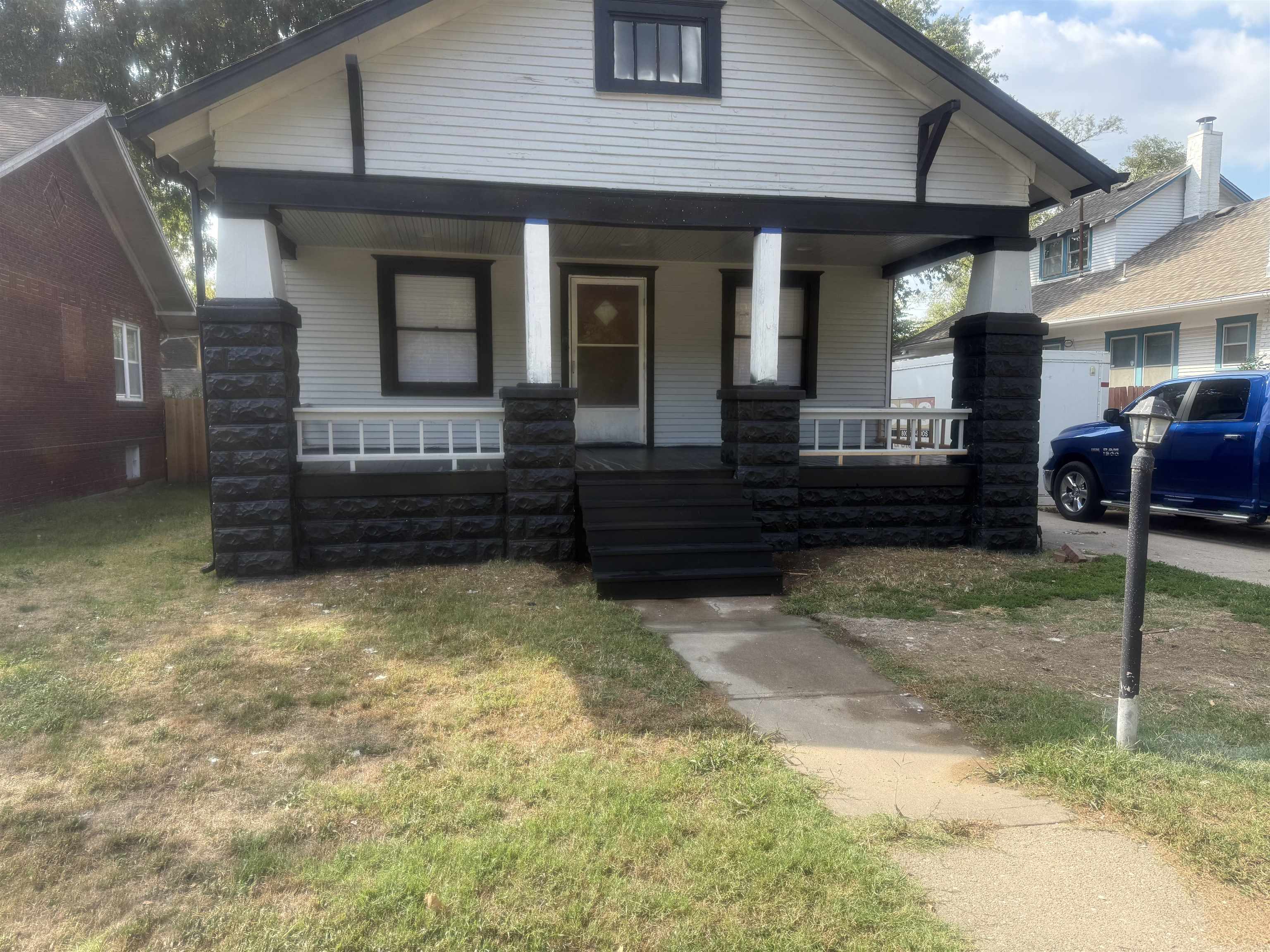 645 N Lorraine Ave Property Photo 4