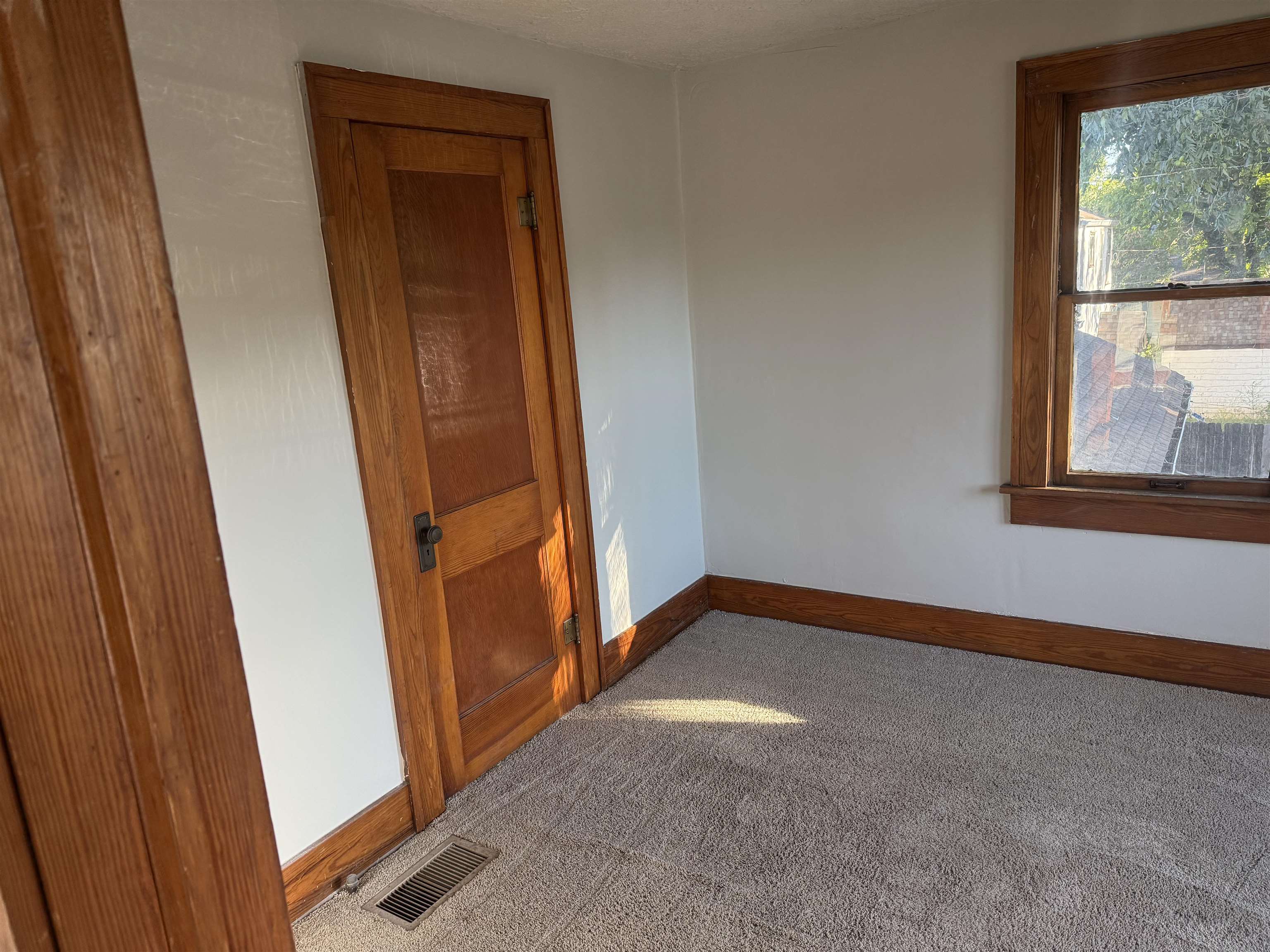 645 N Lorraine Ave Property Photo 15