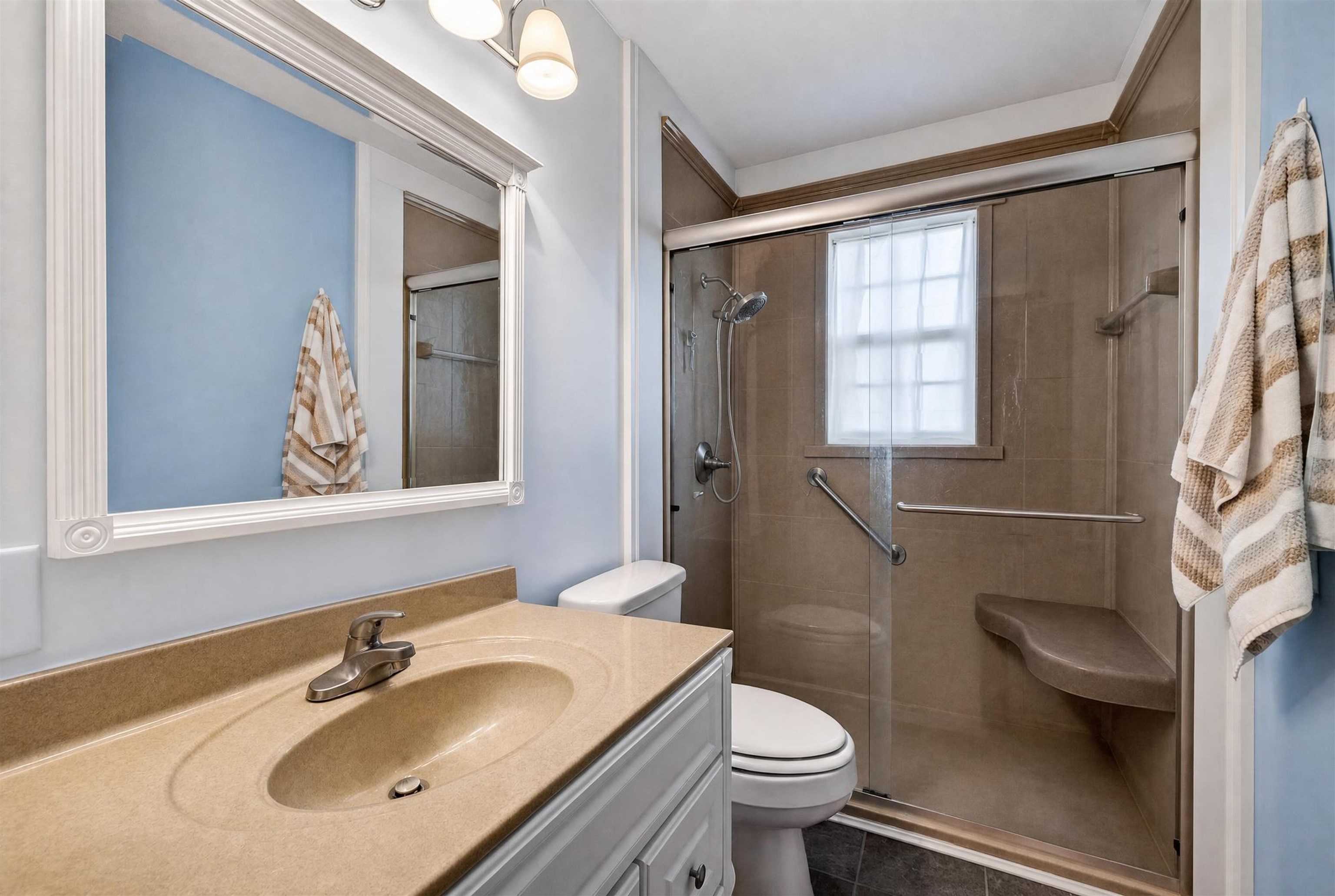 102 W Lewis Property Photo 6