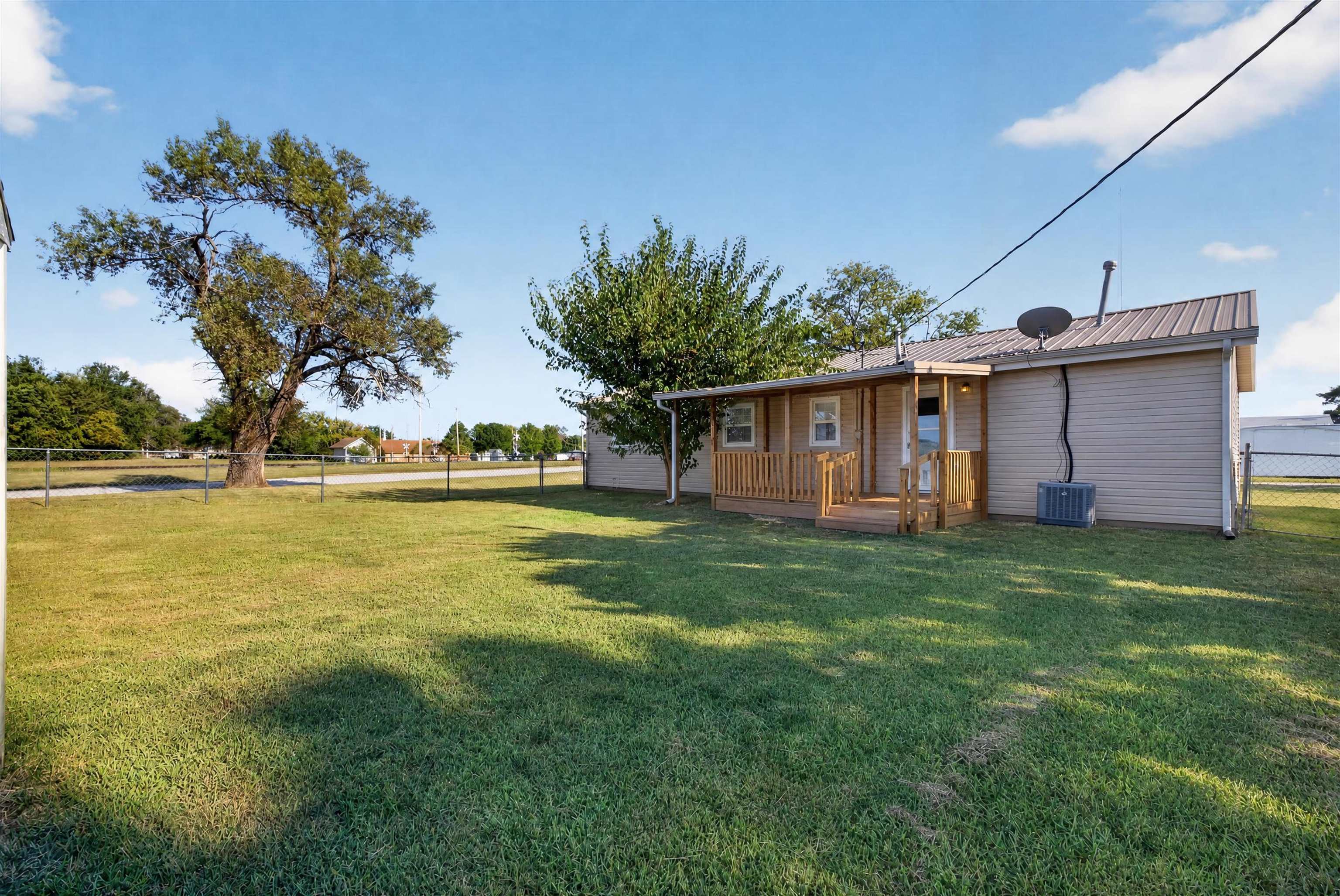 102 W Lewis Property Photo 19