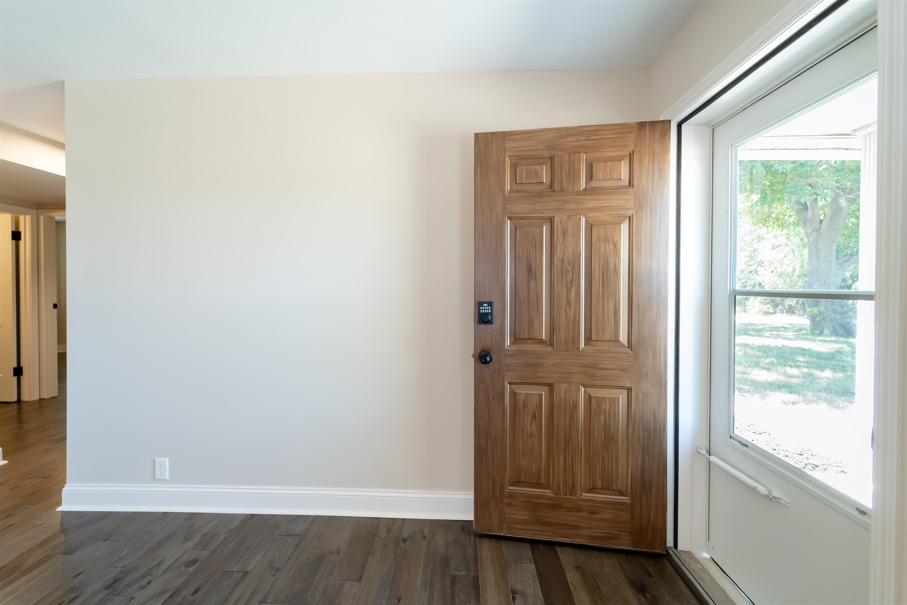 545 W Macarthur Property Photo 3