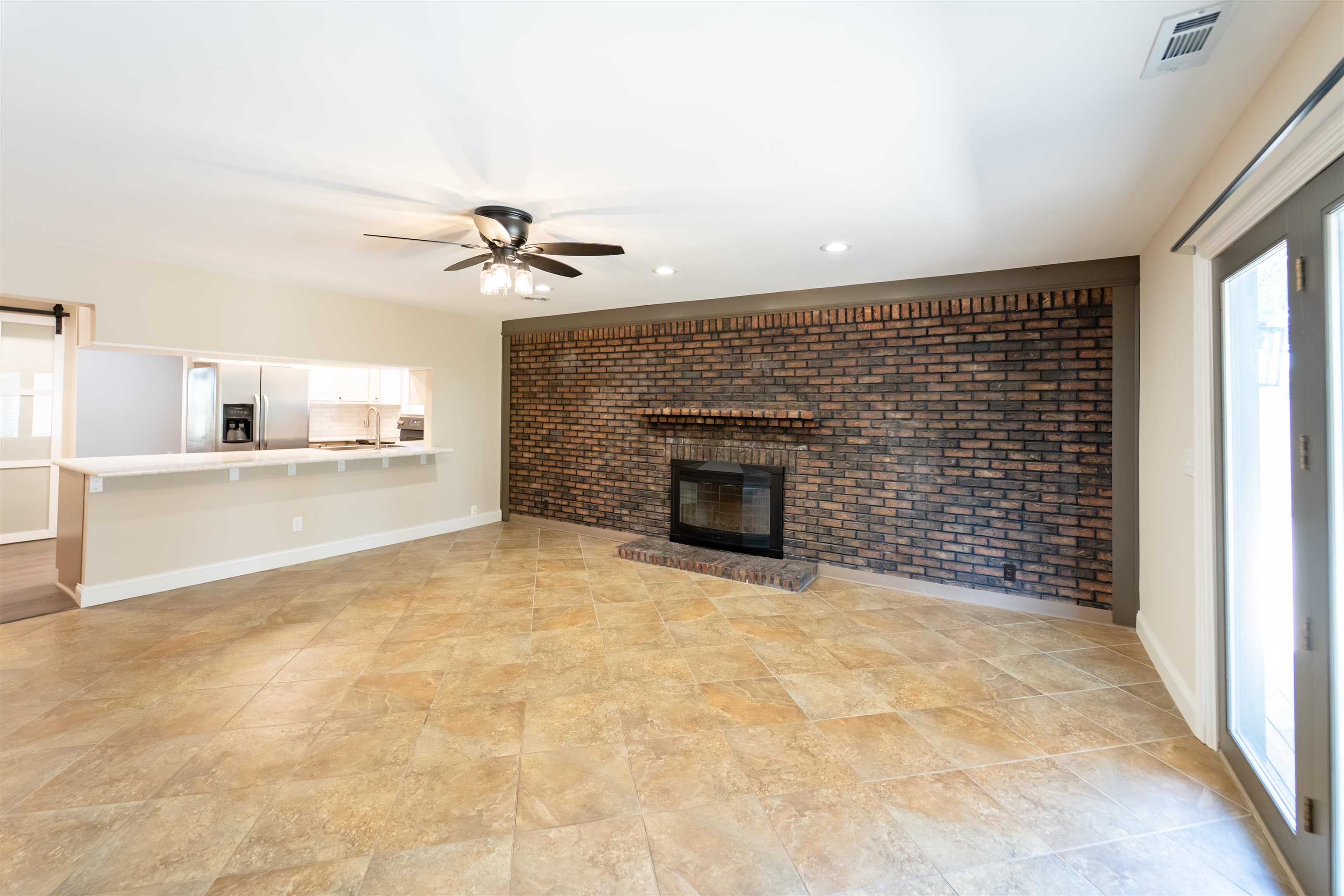 545 W Macarthur Property Photo 15
