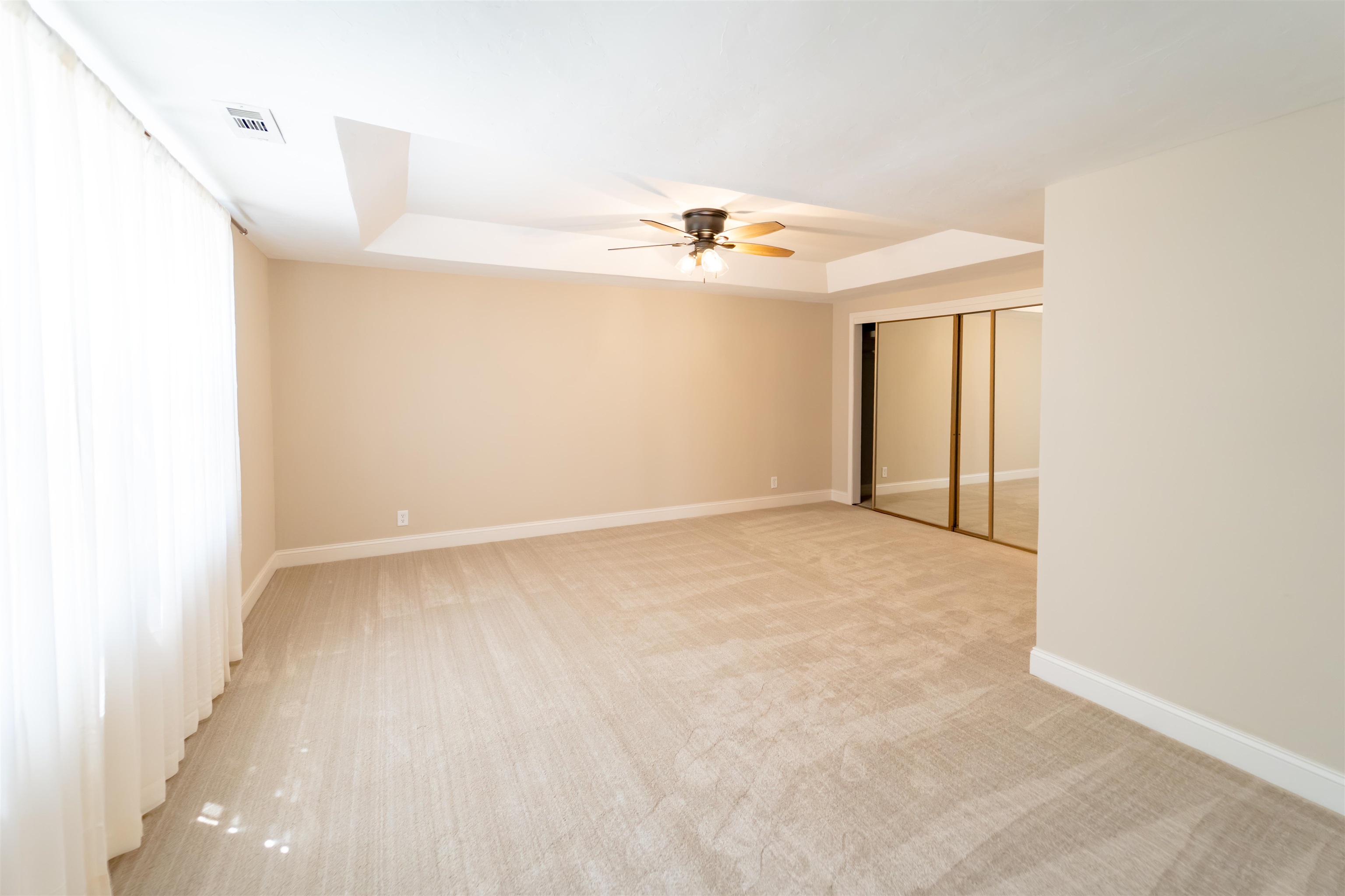 545 W Macarthur Property Photo 17