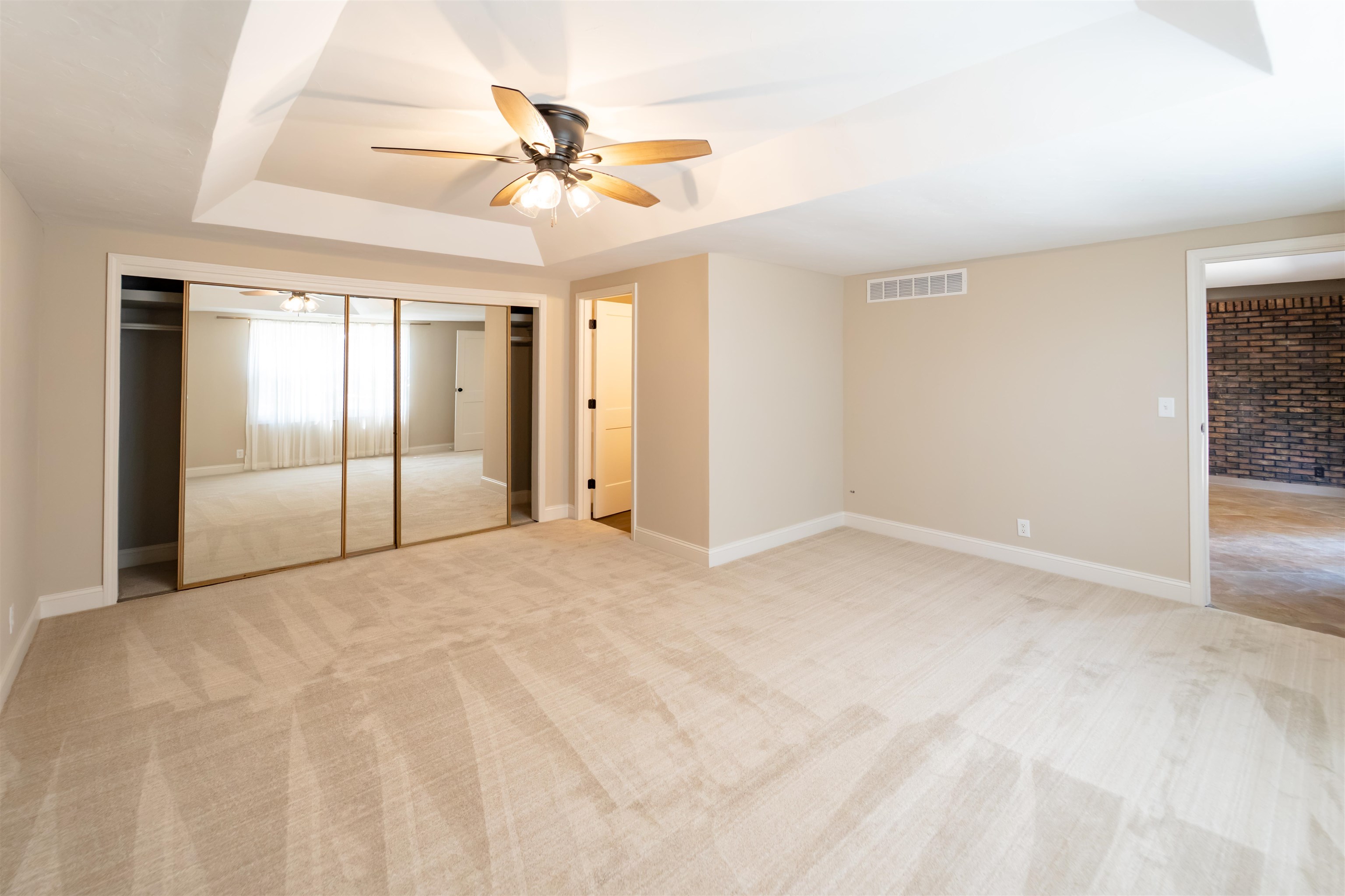 545 W Macarthur Property Photo 18