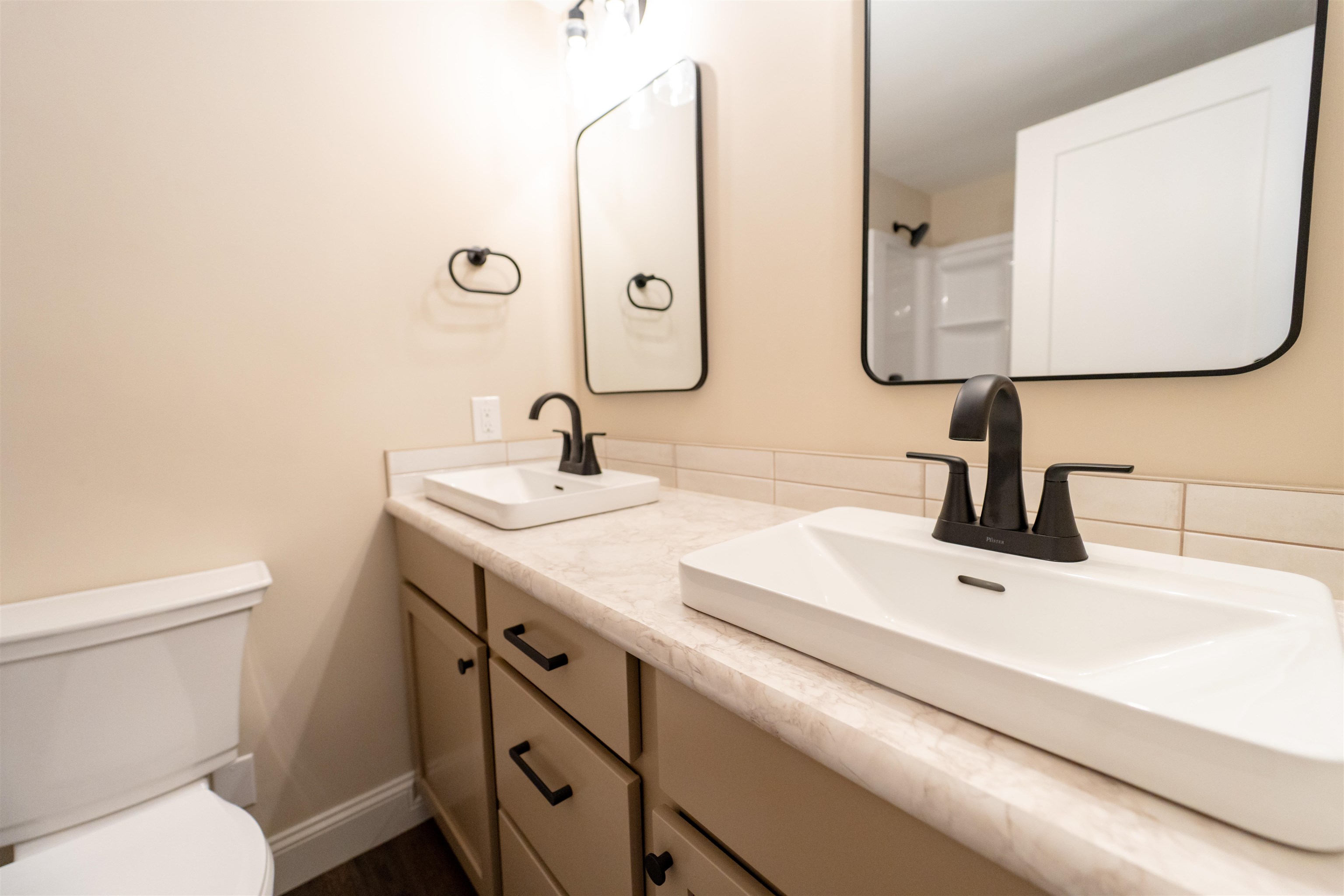 545 W Macarthur Property Photo 19