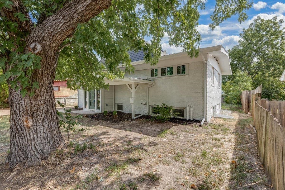 556 N Colby Property Photo 32