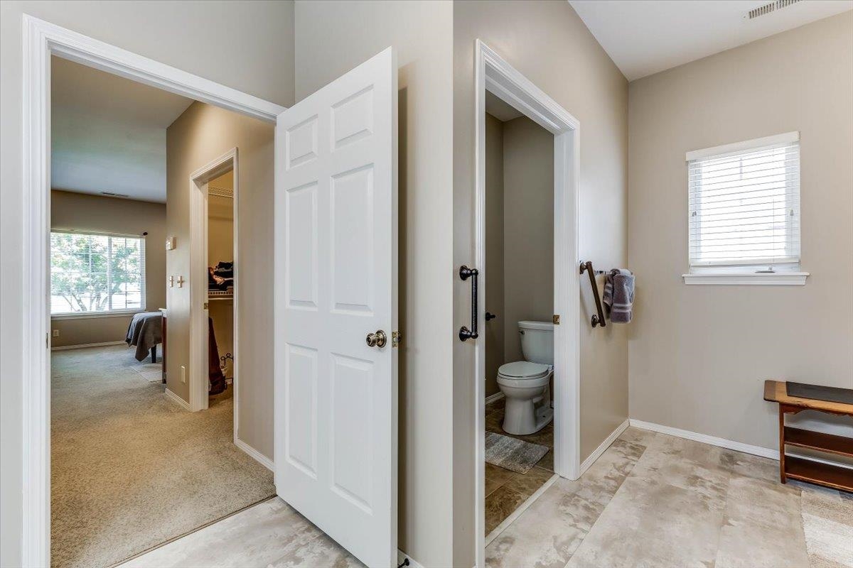 842 N Glenmoor St Property Photo 22