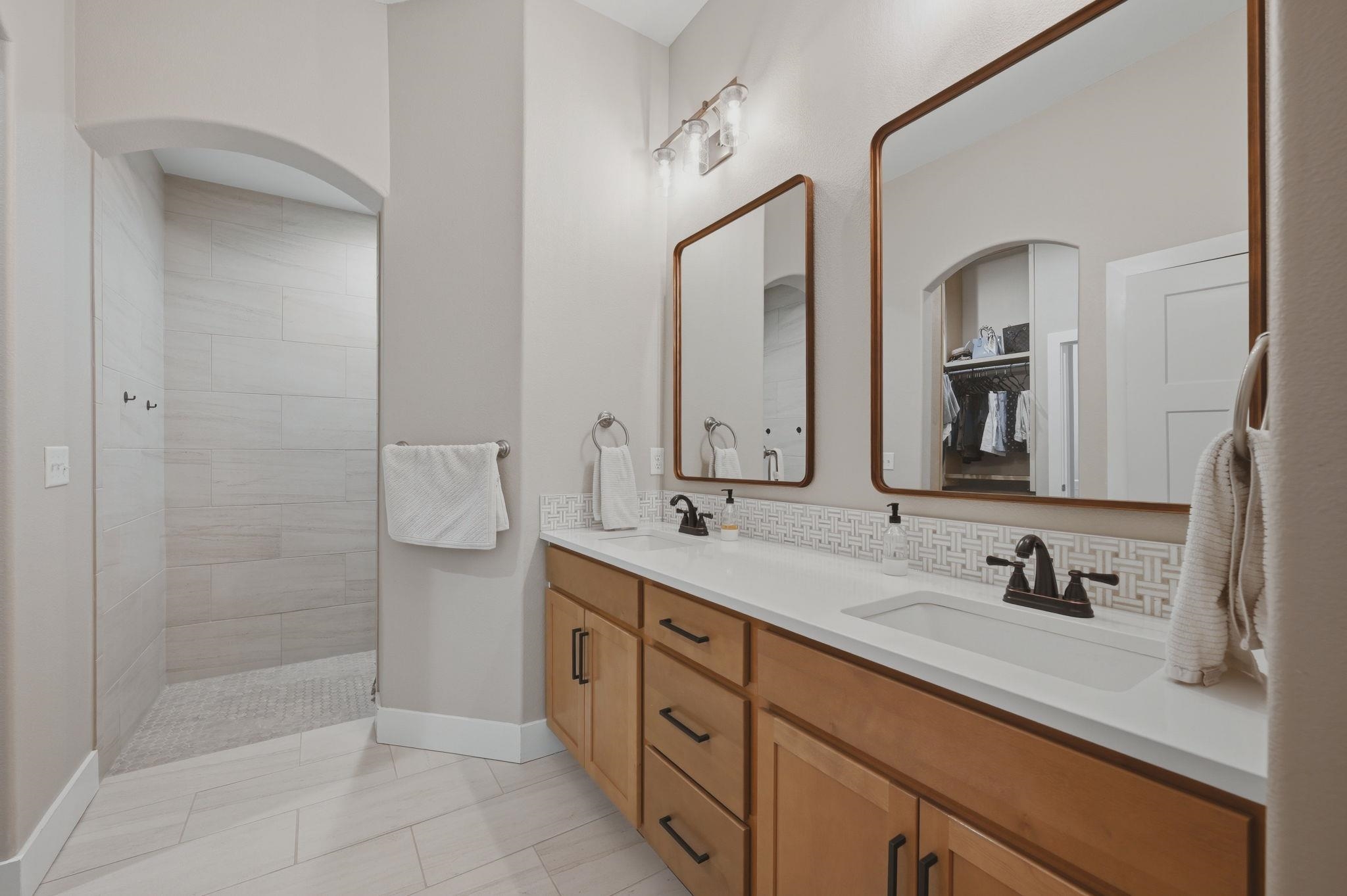 2418 E Madison Property Photo 14