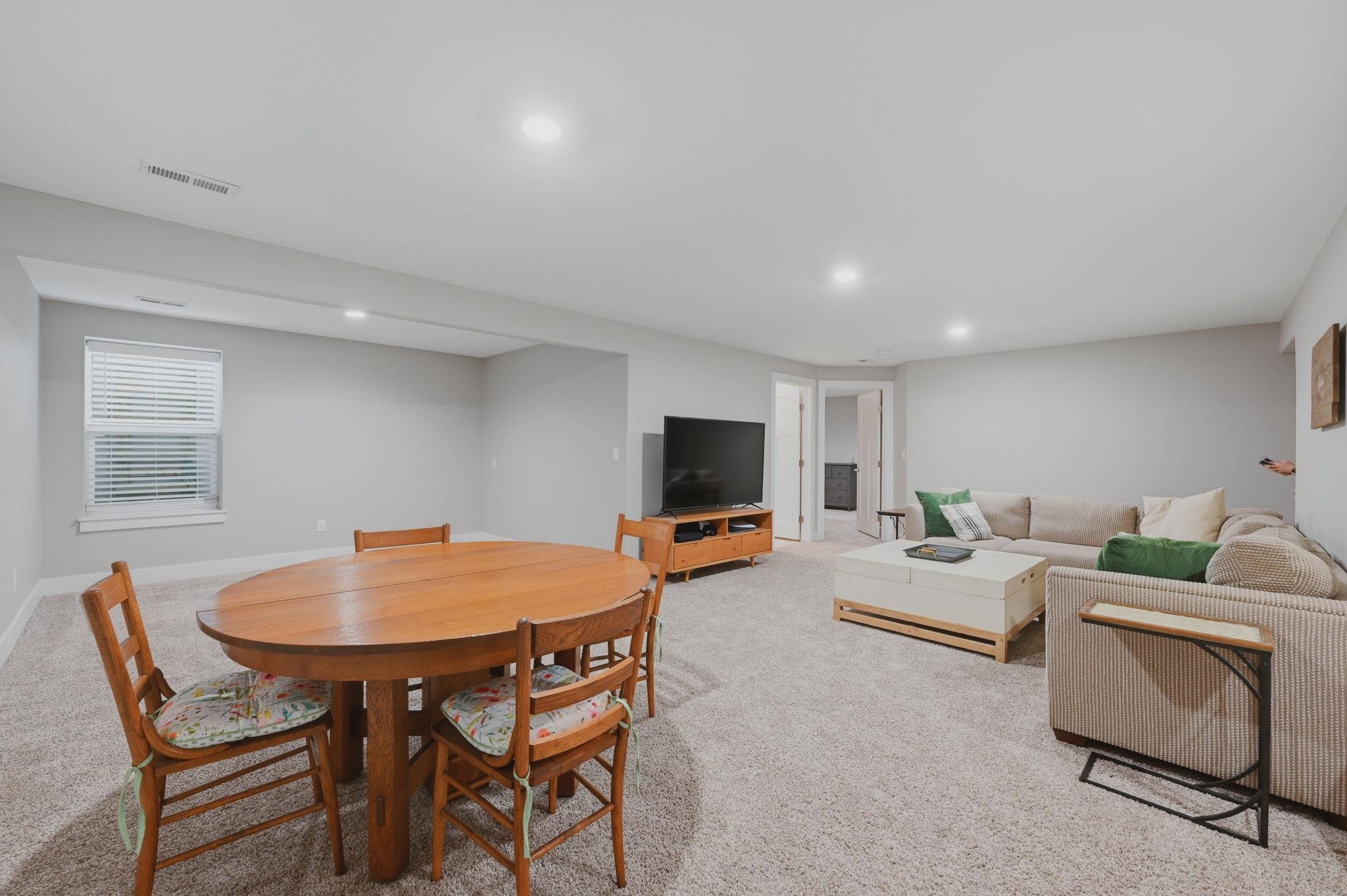 2418 E Madison Property Photo 19