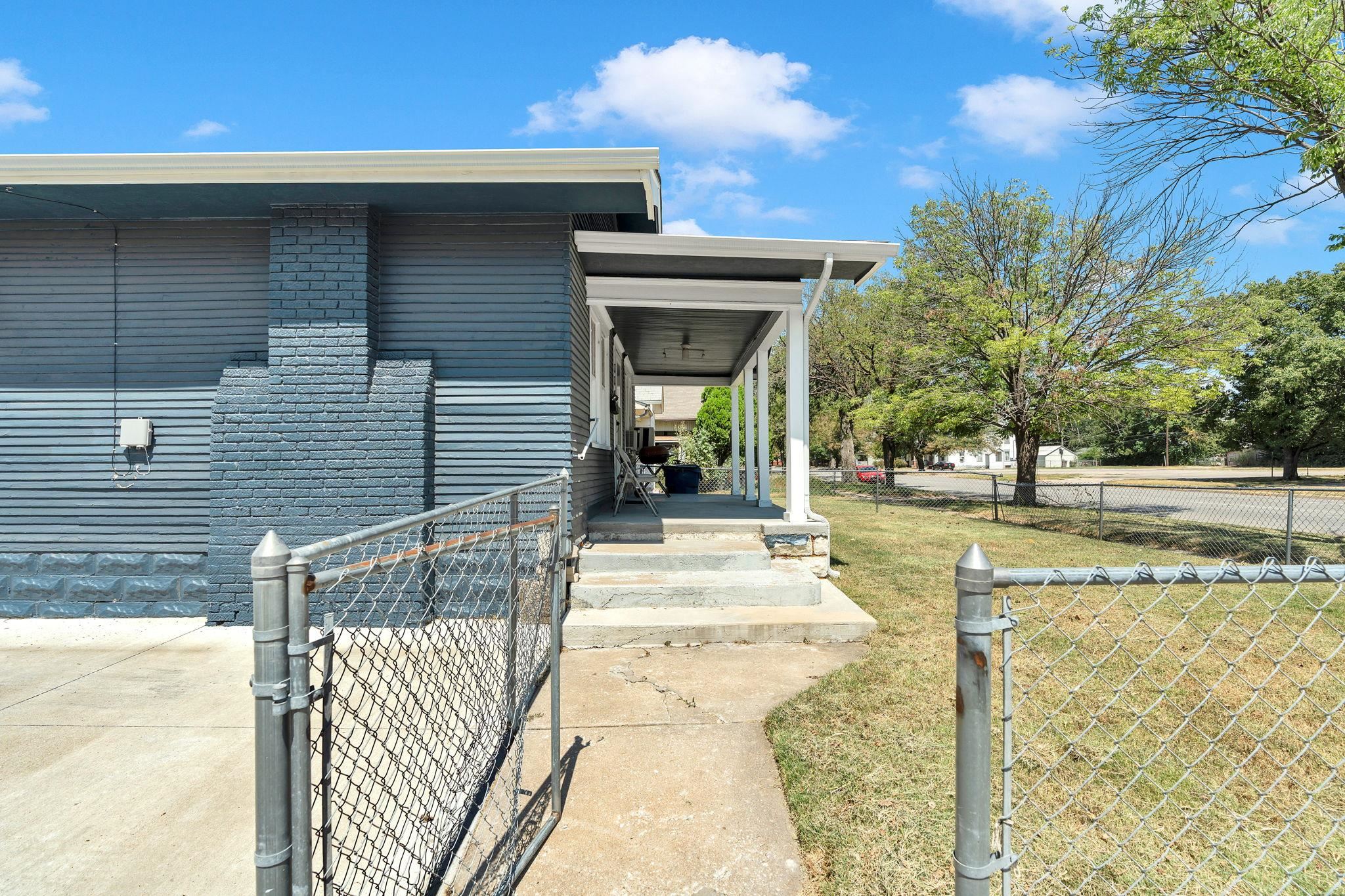 1147 S Main Property Photo 7