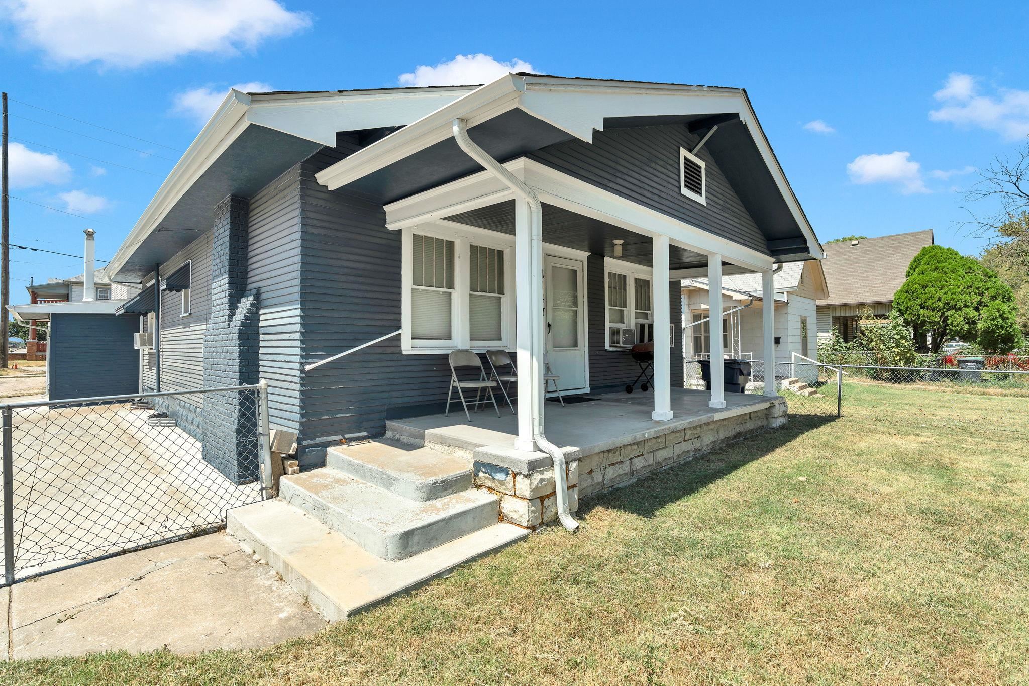 1147 S Main Property Photo 8